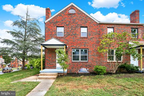 Photo of 325 Oak Hill Drive, MIDDLETOWN, PA 17057 (MLS # PADA2049964)