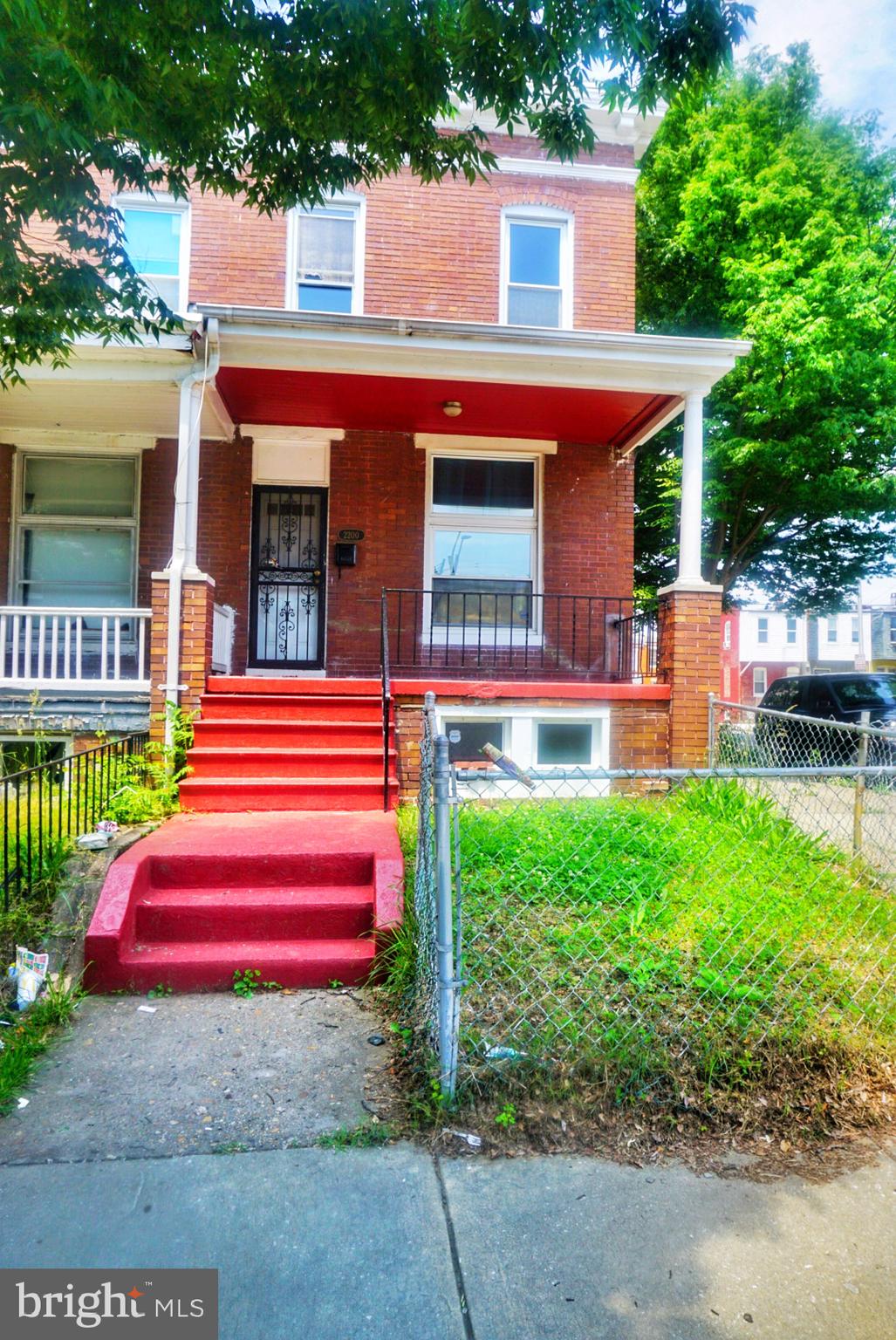Very nice 4 bedroom end unit row home. Finished basement, spacious rooms, convenient to public transportaion. Open 6/08/2019 11:am to 2:pm