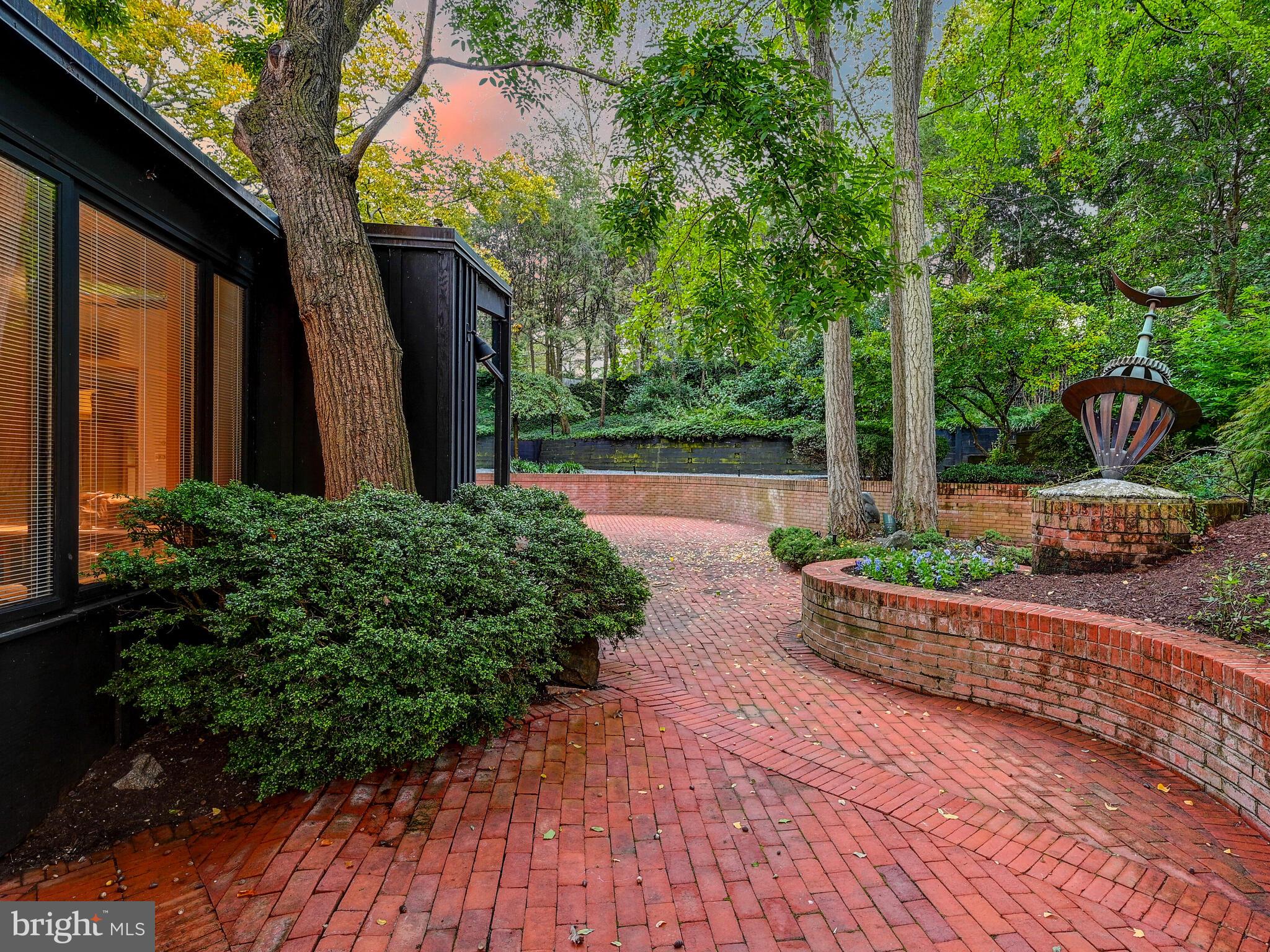 MOUNT WASHINGTON - Residential