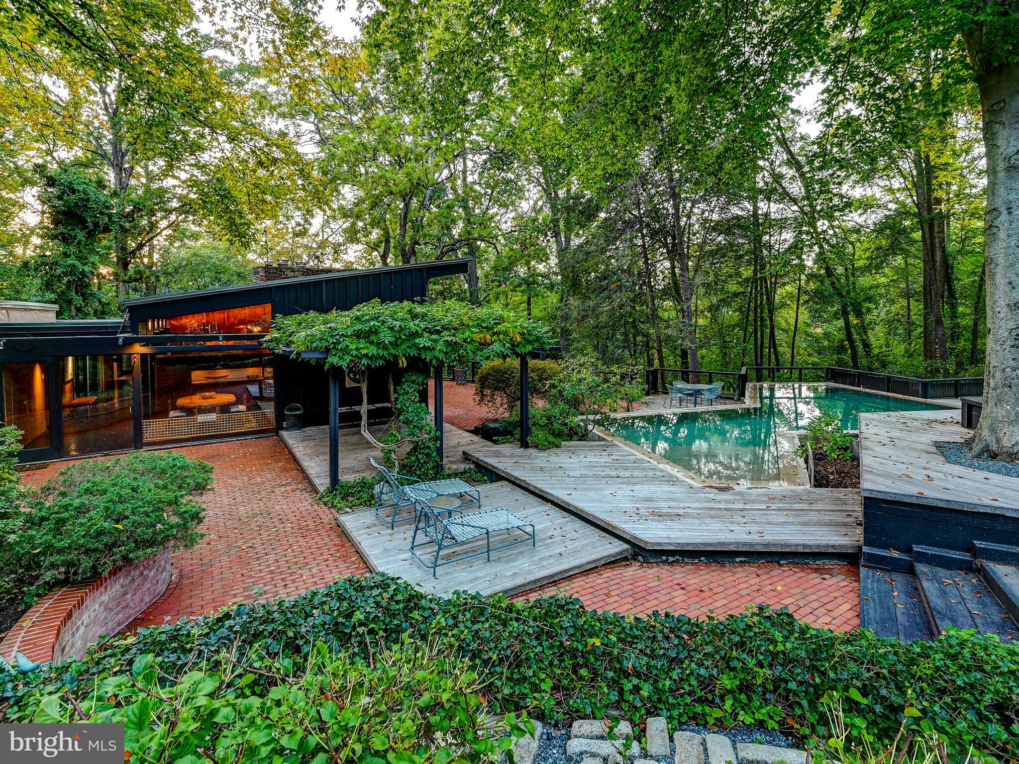 MOUNT WASHINGTON - Residential