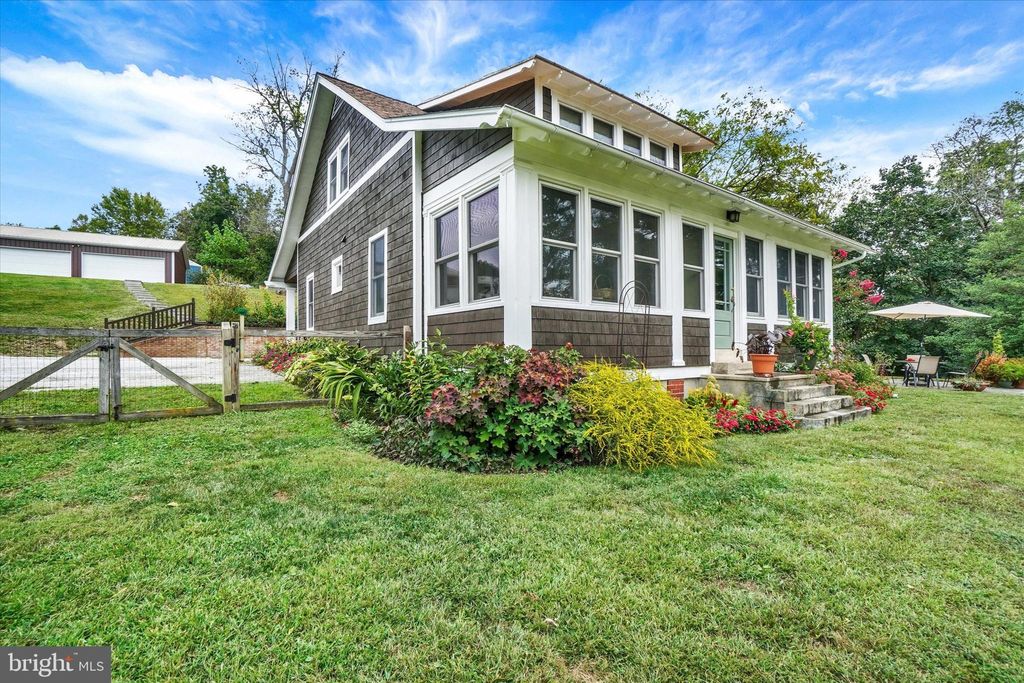 Photo of 4 Holly Lane, GLEN ROCK, PA 17327 (MLS # PAYK2090874)