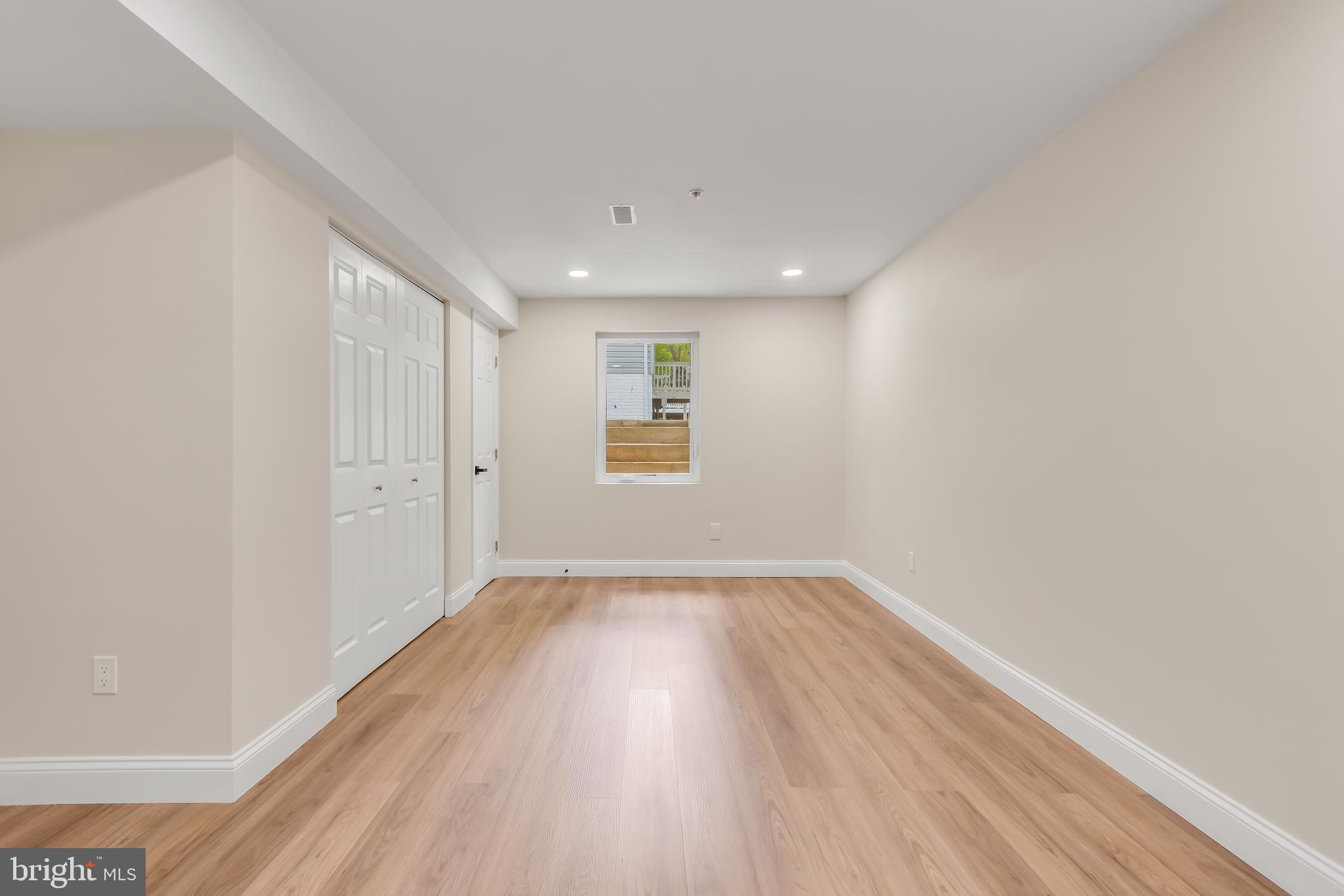 MANOR KNOLLS - Residential