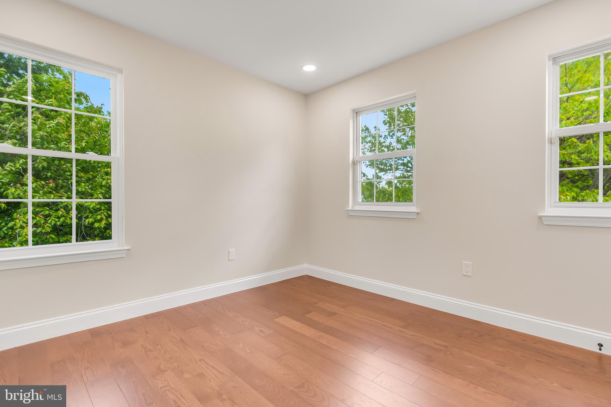 MANOR KNOLLS - Residential