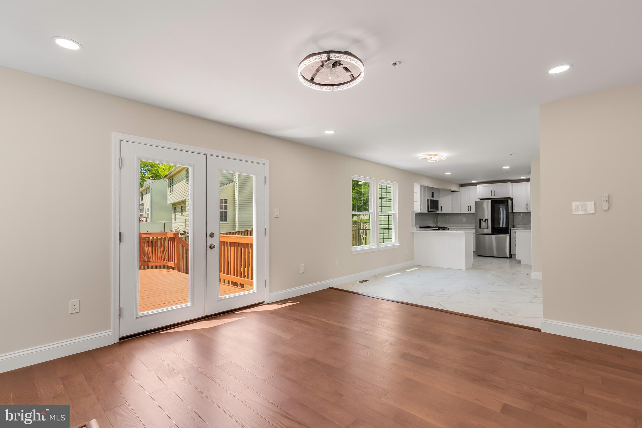 MANOR KNOLLS - Residential