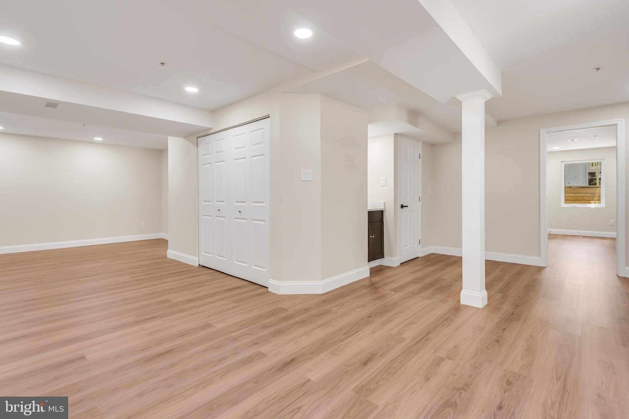 MANOR KNOLLS - Residential