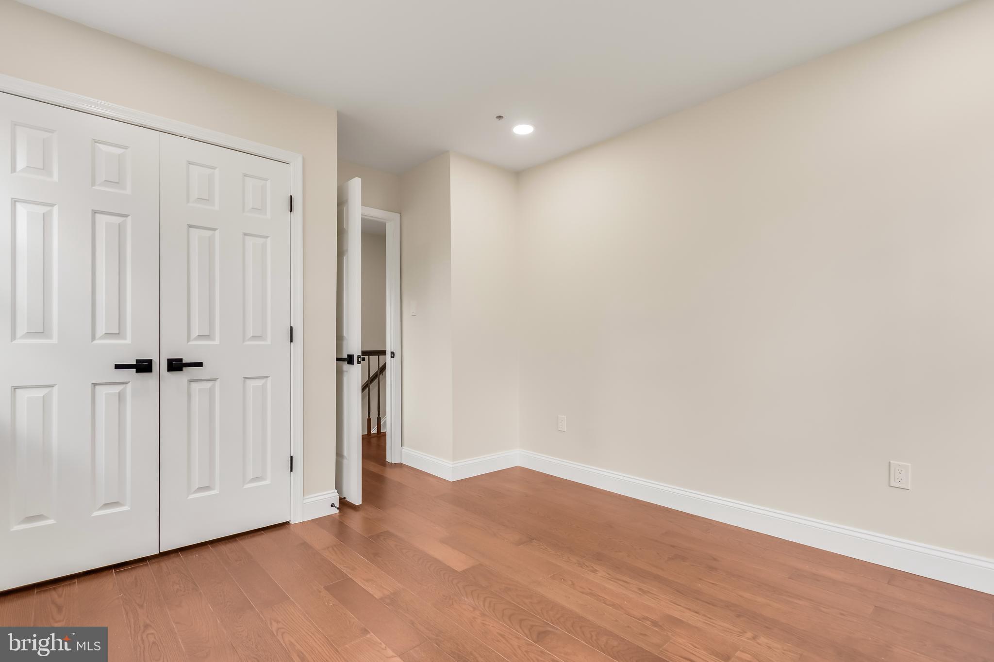 MANOR KNOLLS - Residential
