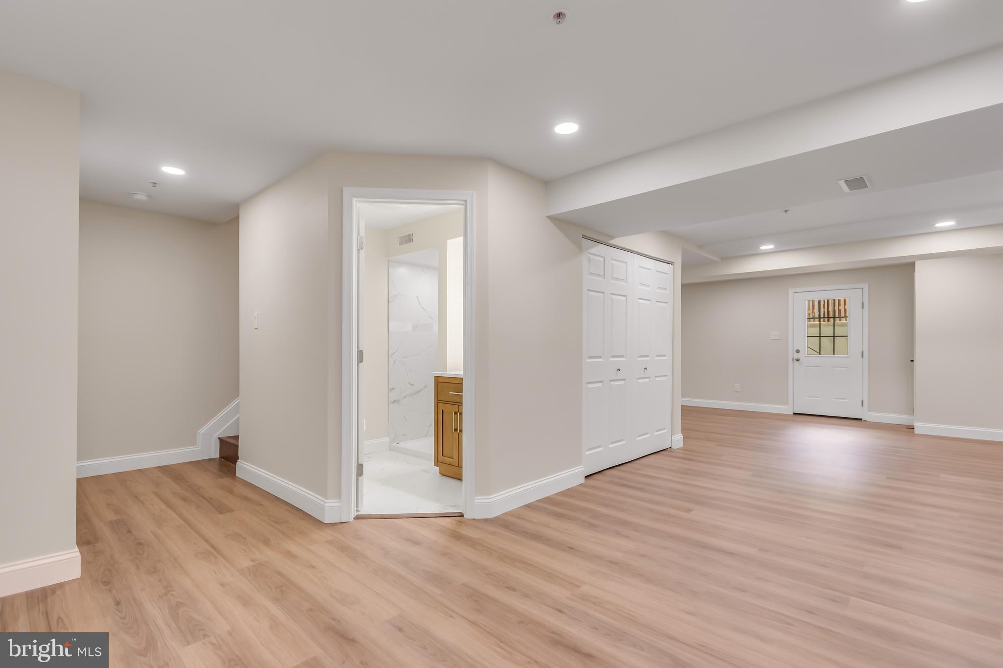 MANOR KNOLLS - Residential