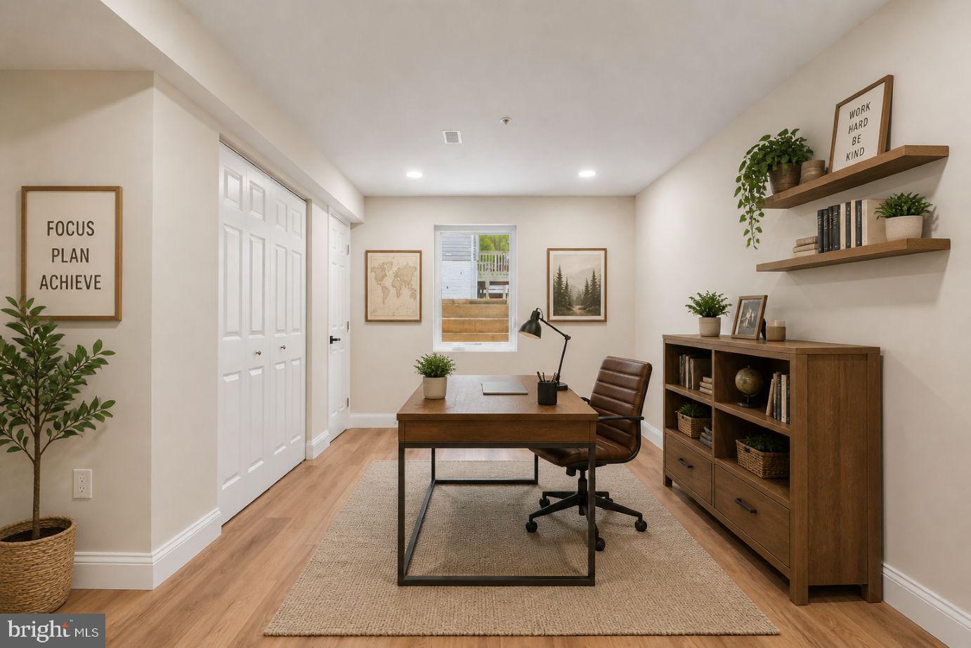 MANOR KNOLLS - Residential