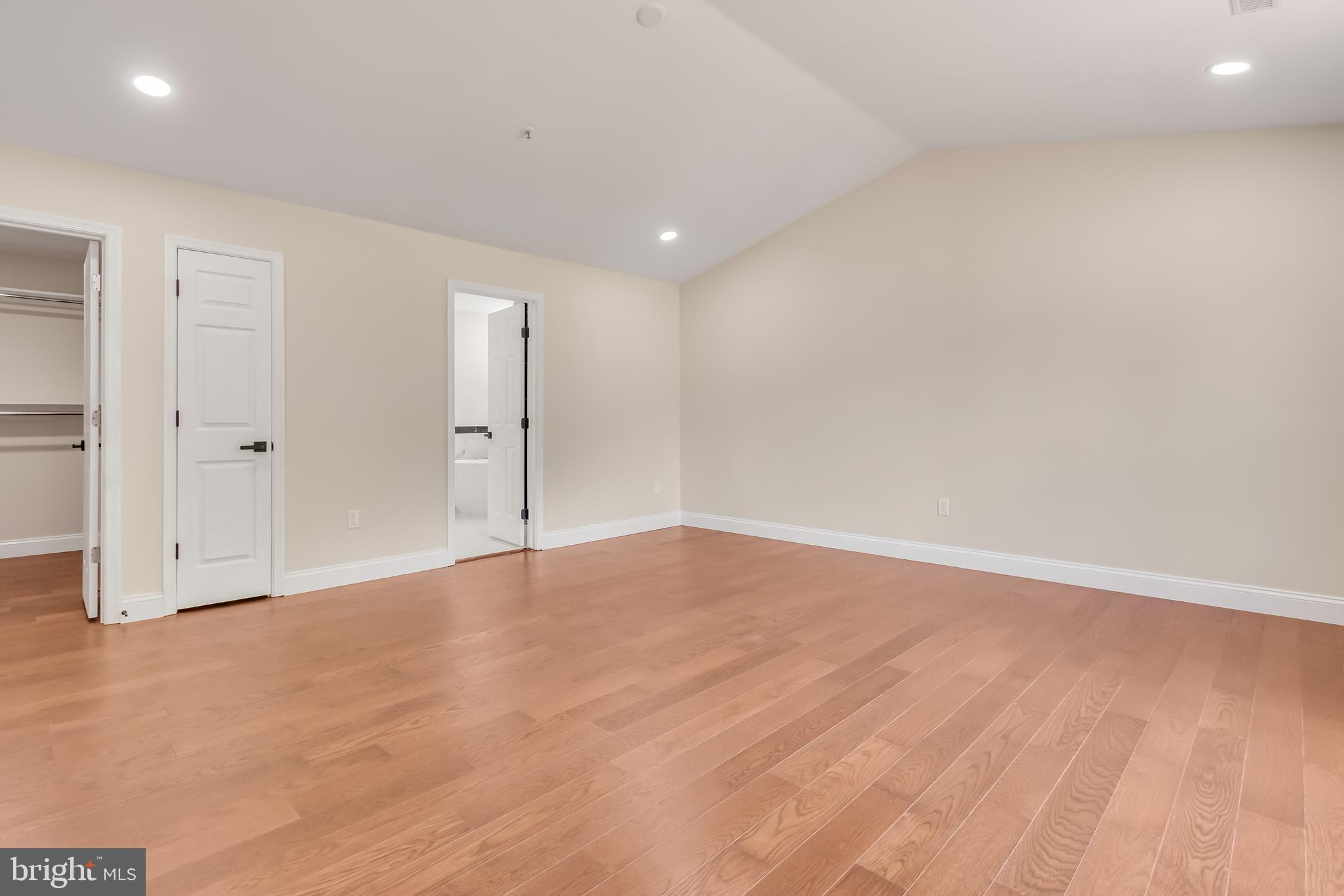 MANOR KNOLLS - Residential