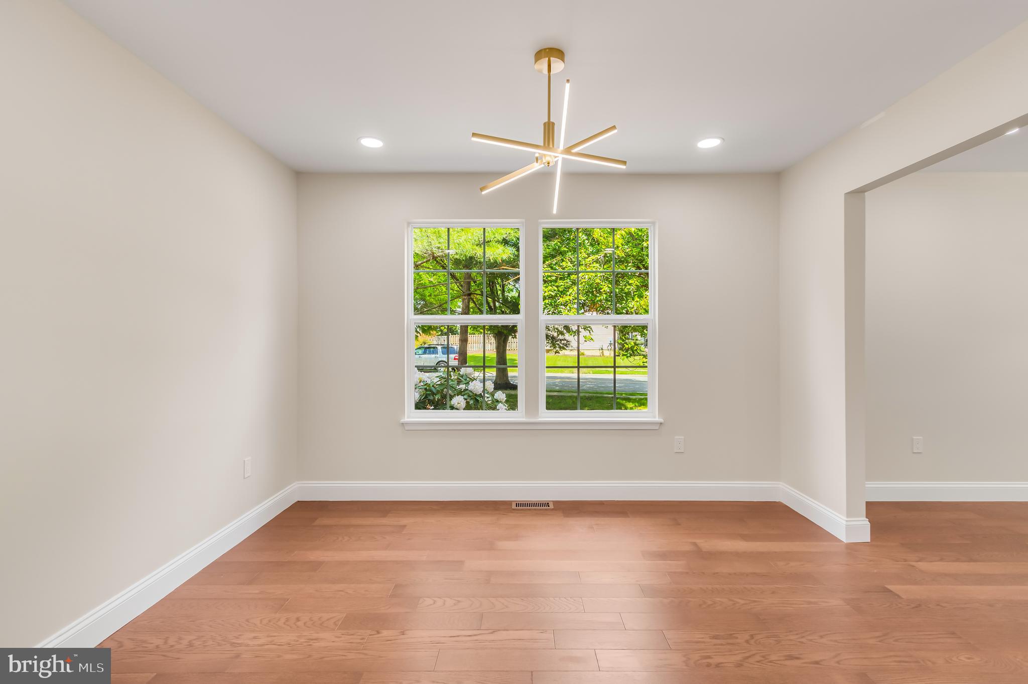 MANOR KNOLLS - Residential