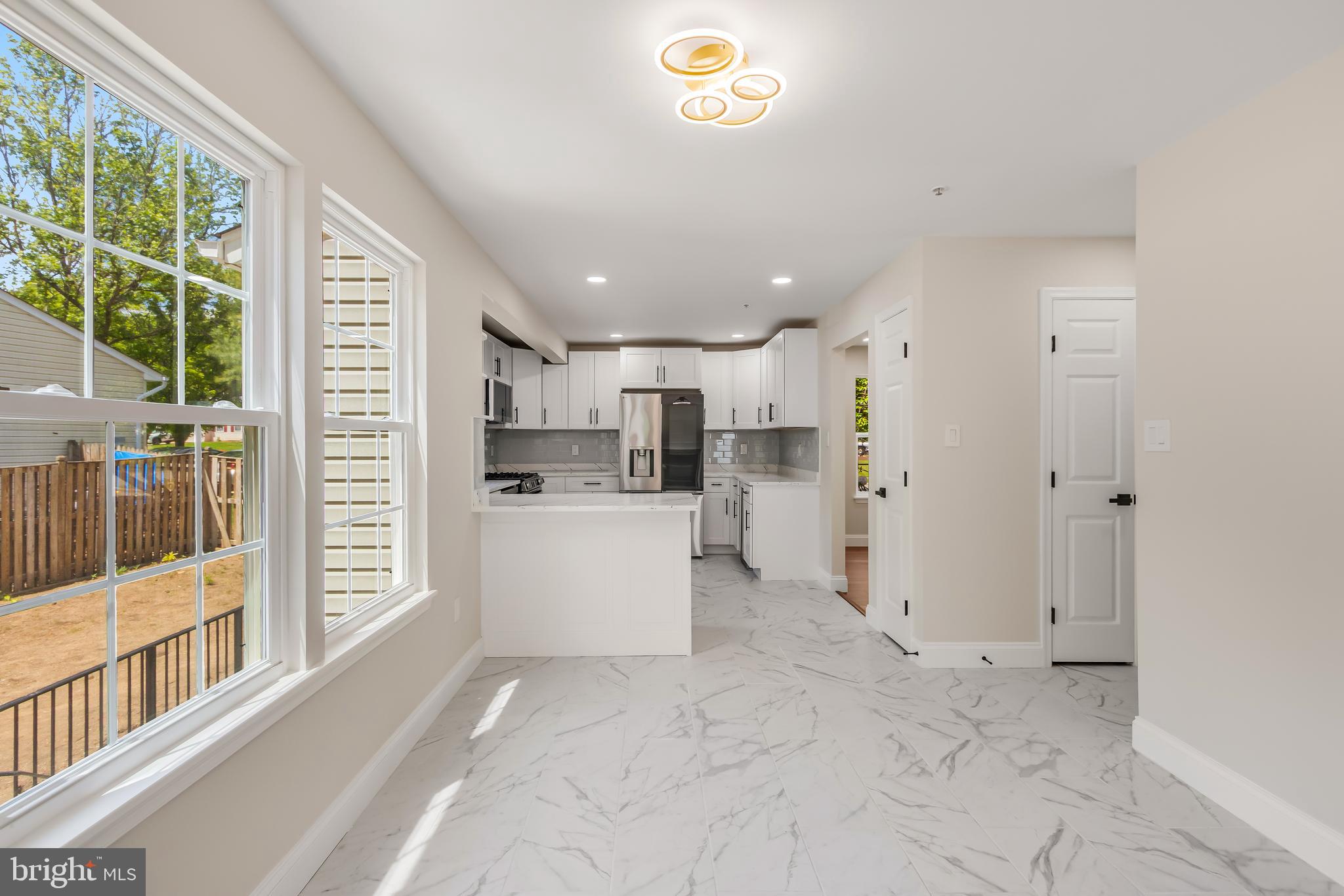 MANOR KNOLLS - Residential