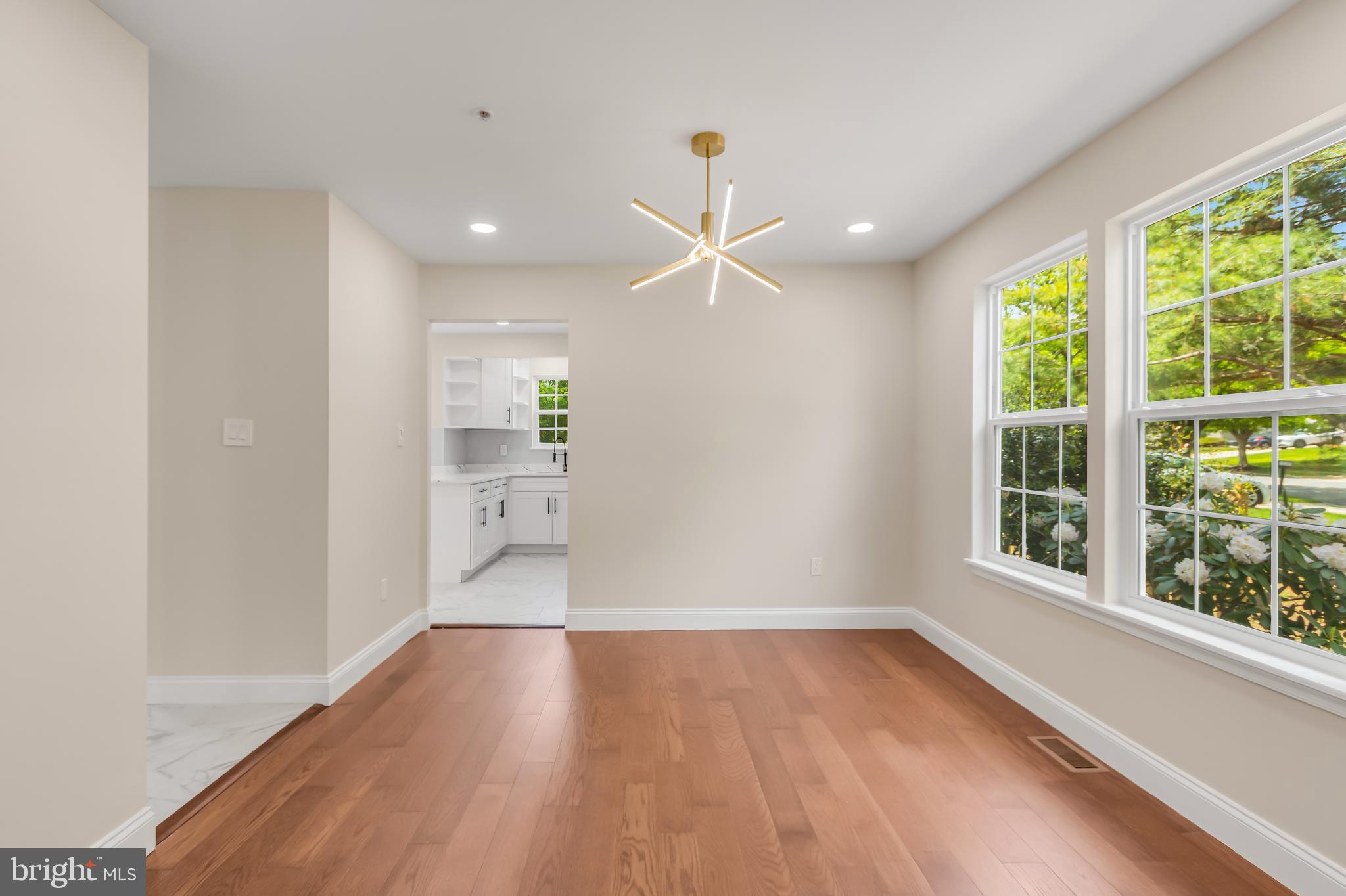 MANOR KNOLLS - Residential