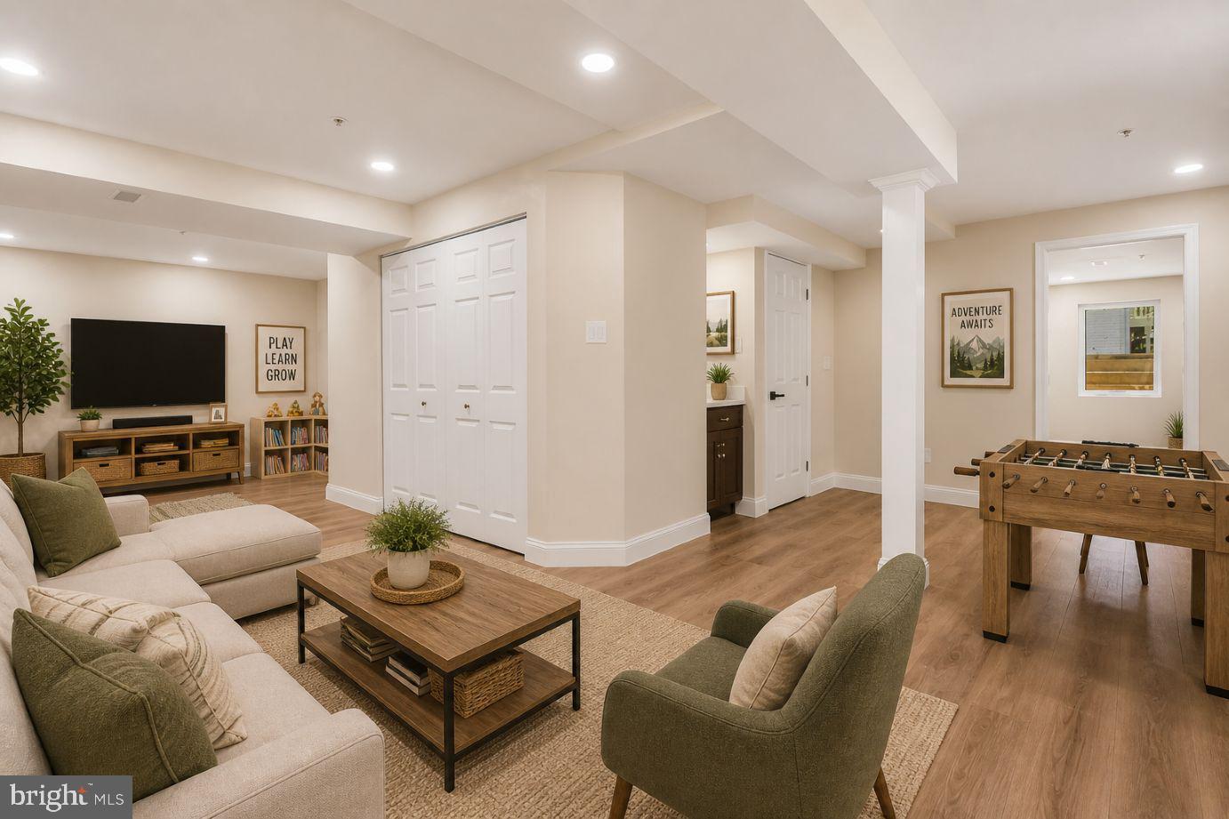MANOR KNOLLS - Residential