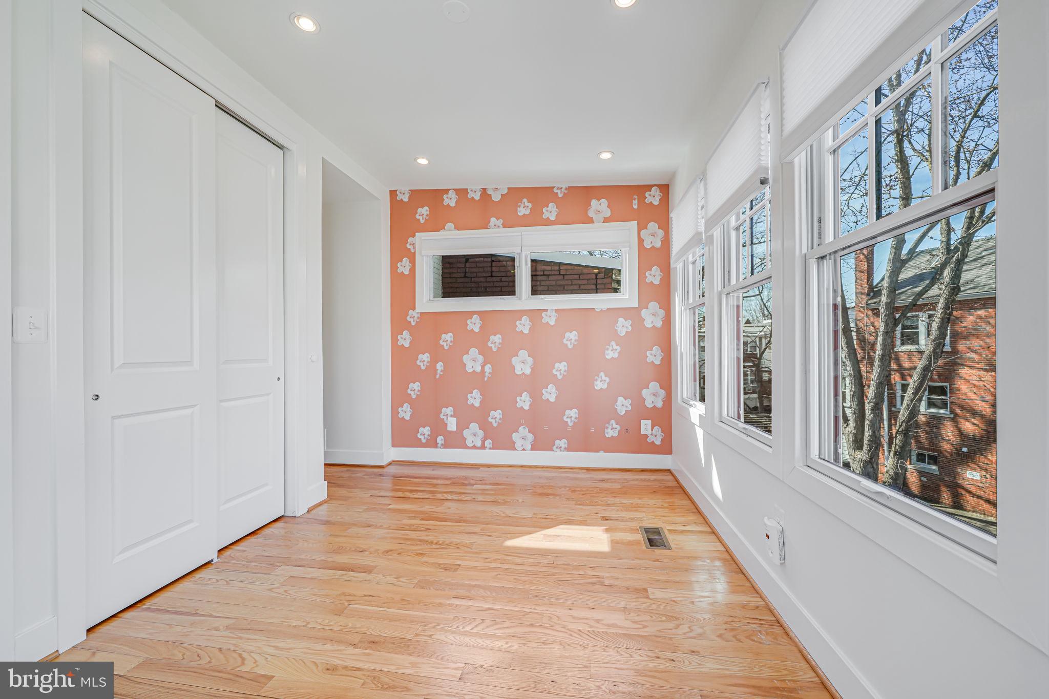 GLOVER PARK - Residential