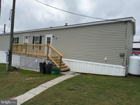 13 HILLTOP AVENUE AKRON PA 17501