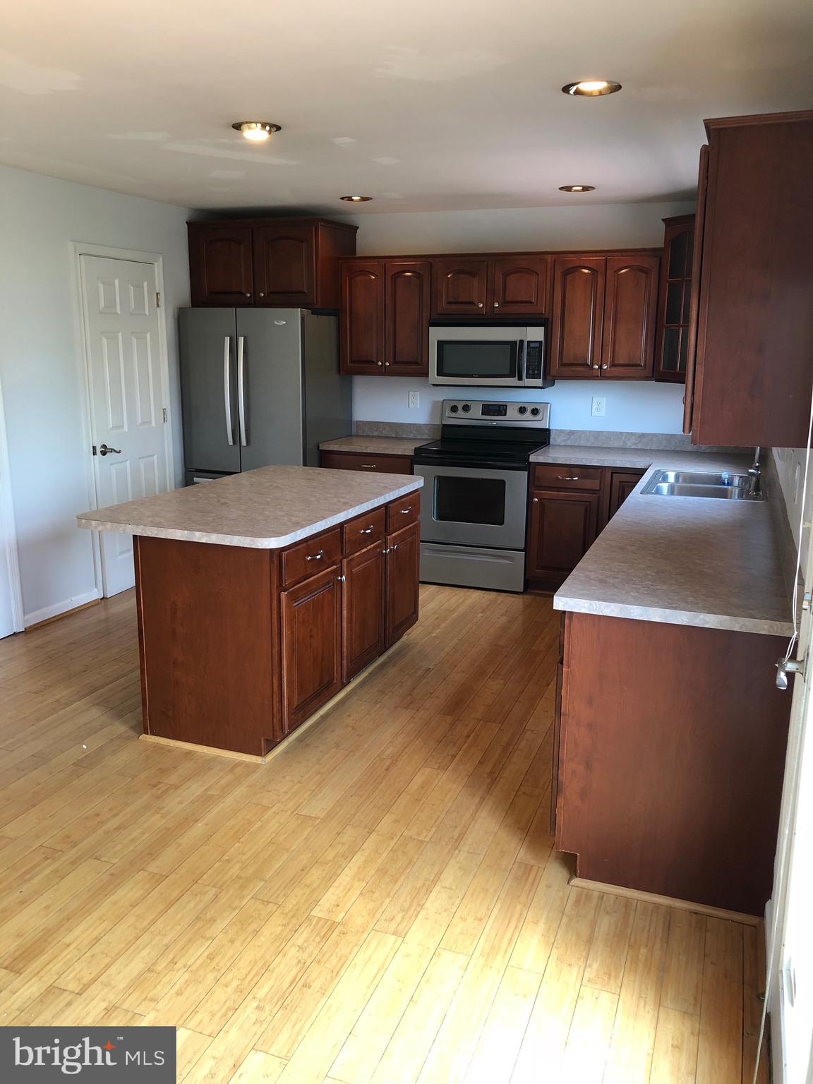 LOCUST HILL - Residential Lease