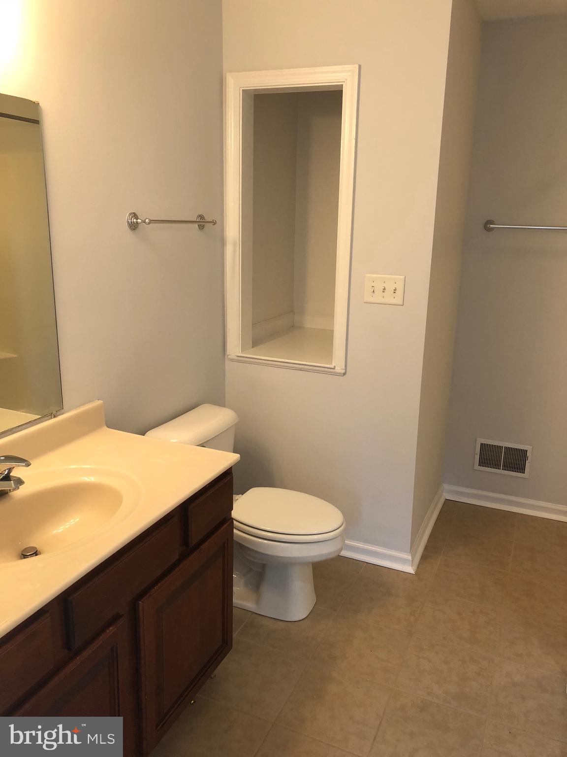 LOCUST HILL - Residential Lease