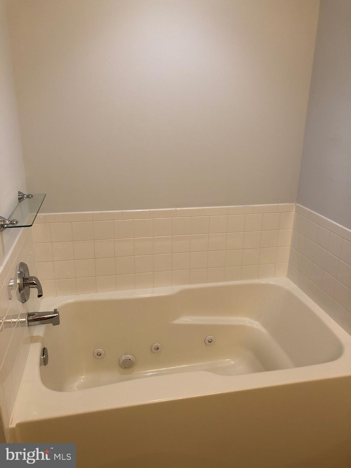 LOCUST HILL - Residential Lease