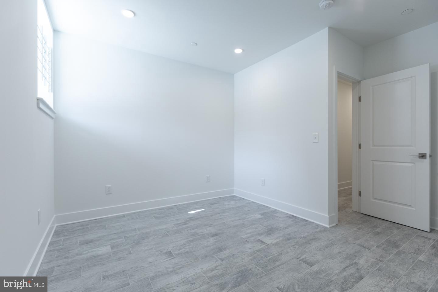 KENSINGTON - Residential Lease