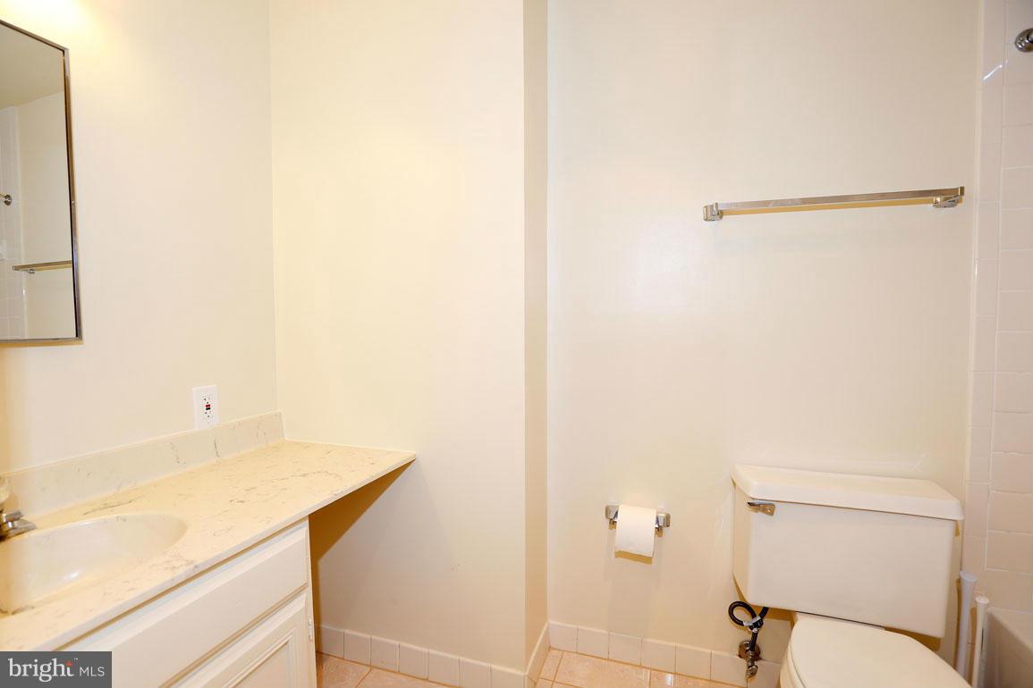 THE ELIZABETH - Residential Lease