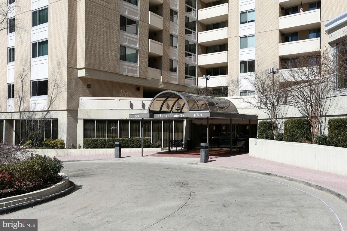 THE ELIZABETH - Residential Lease