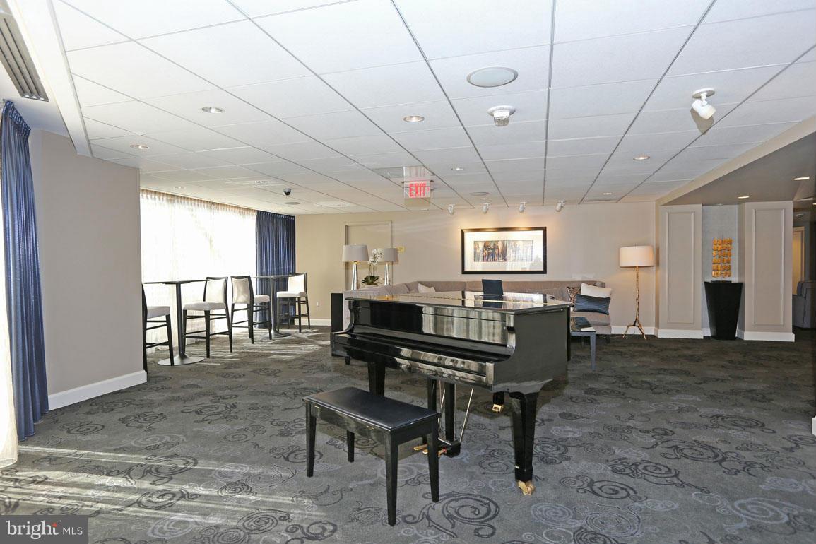 THE ELIZABETH - Residential Lease