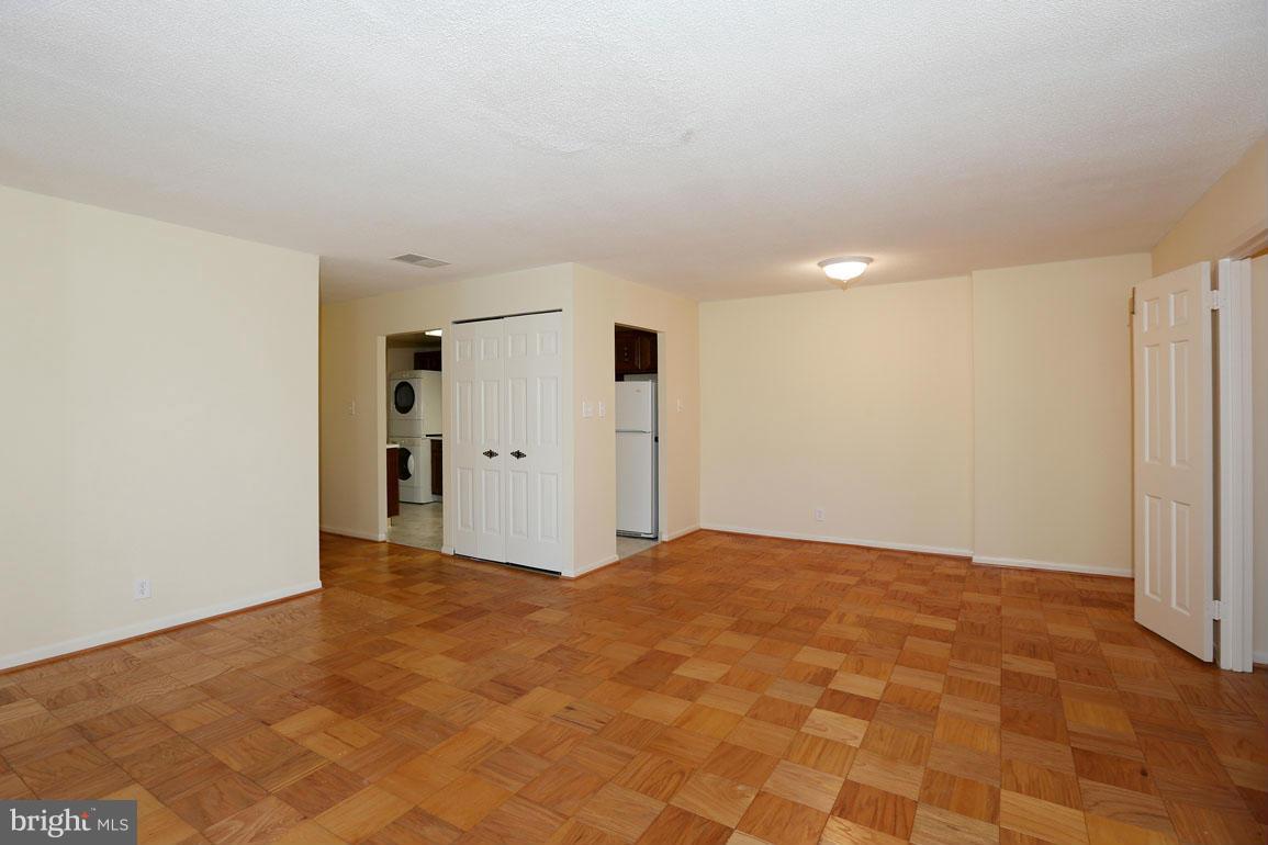 THE ELIZABETH - Residential Lease