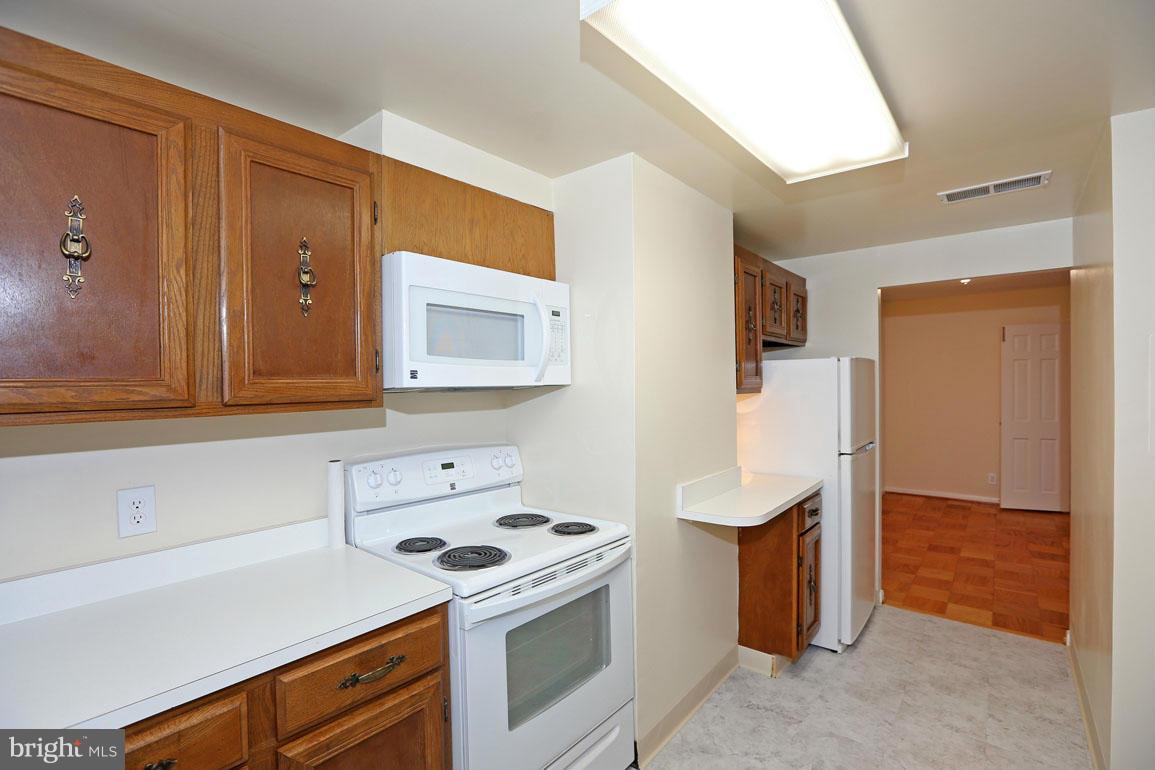 THE ELIZABETH - Residential Lease