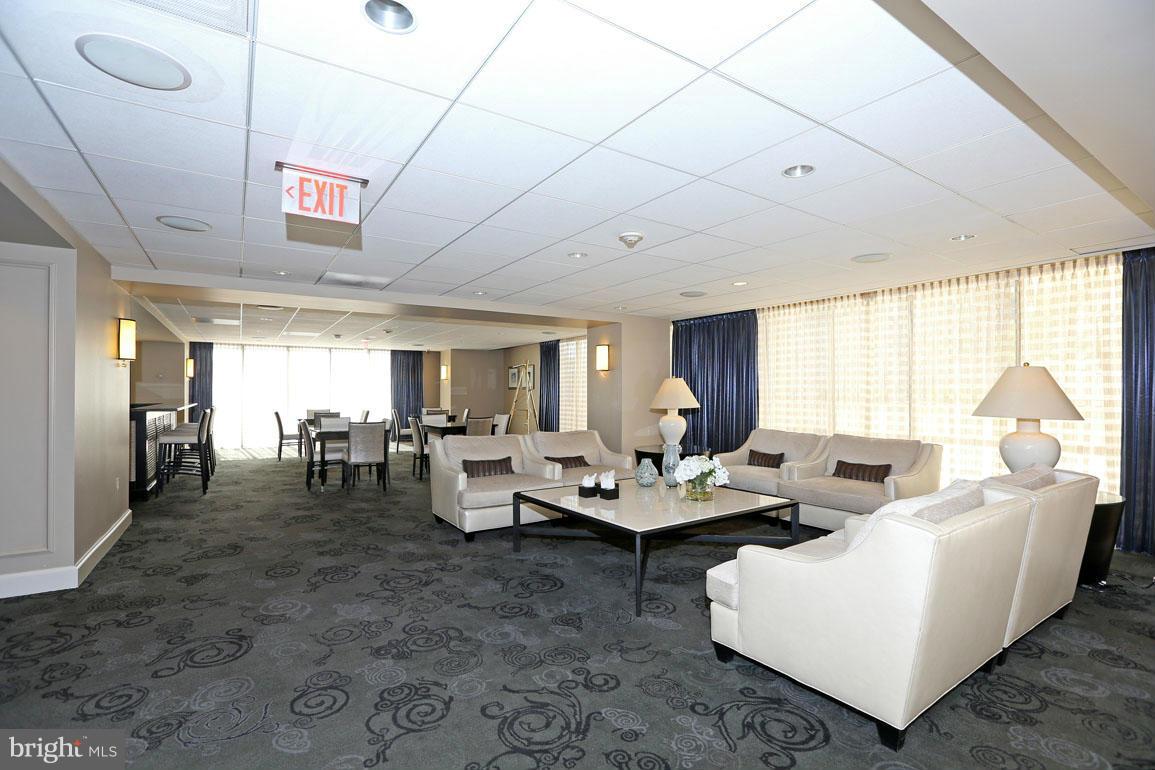 THE ELIZABETH - Residential Lease