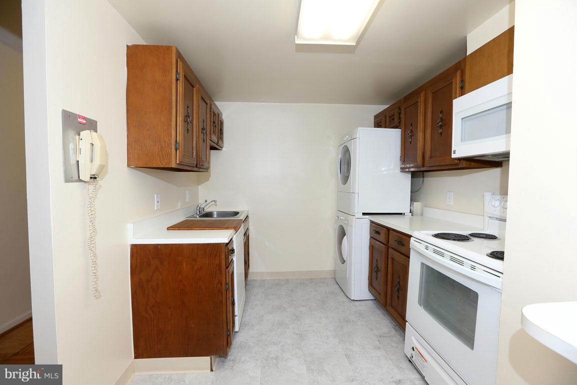 THE ELIZABETH - Residential Lease