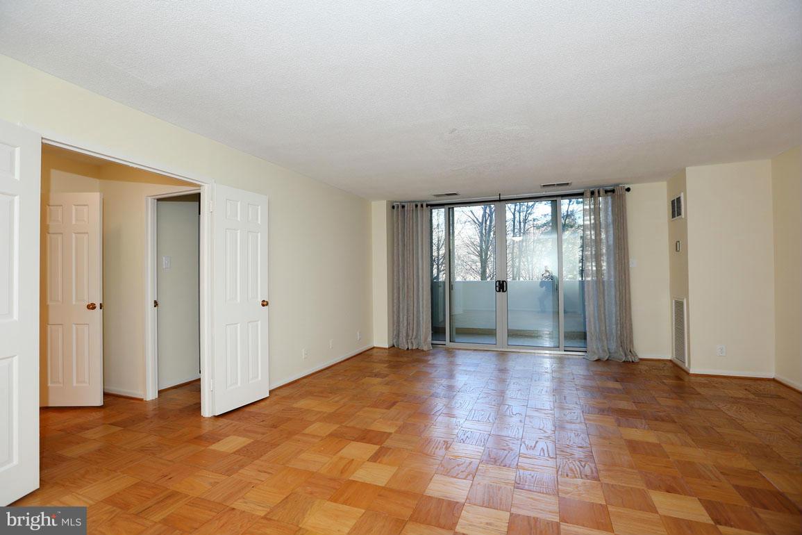 THE ELIZABETH - Residential Lease