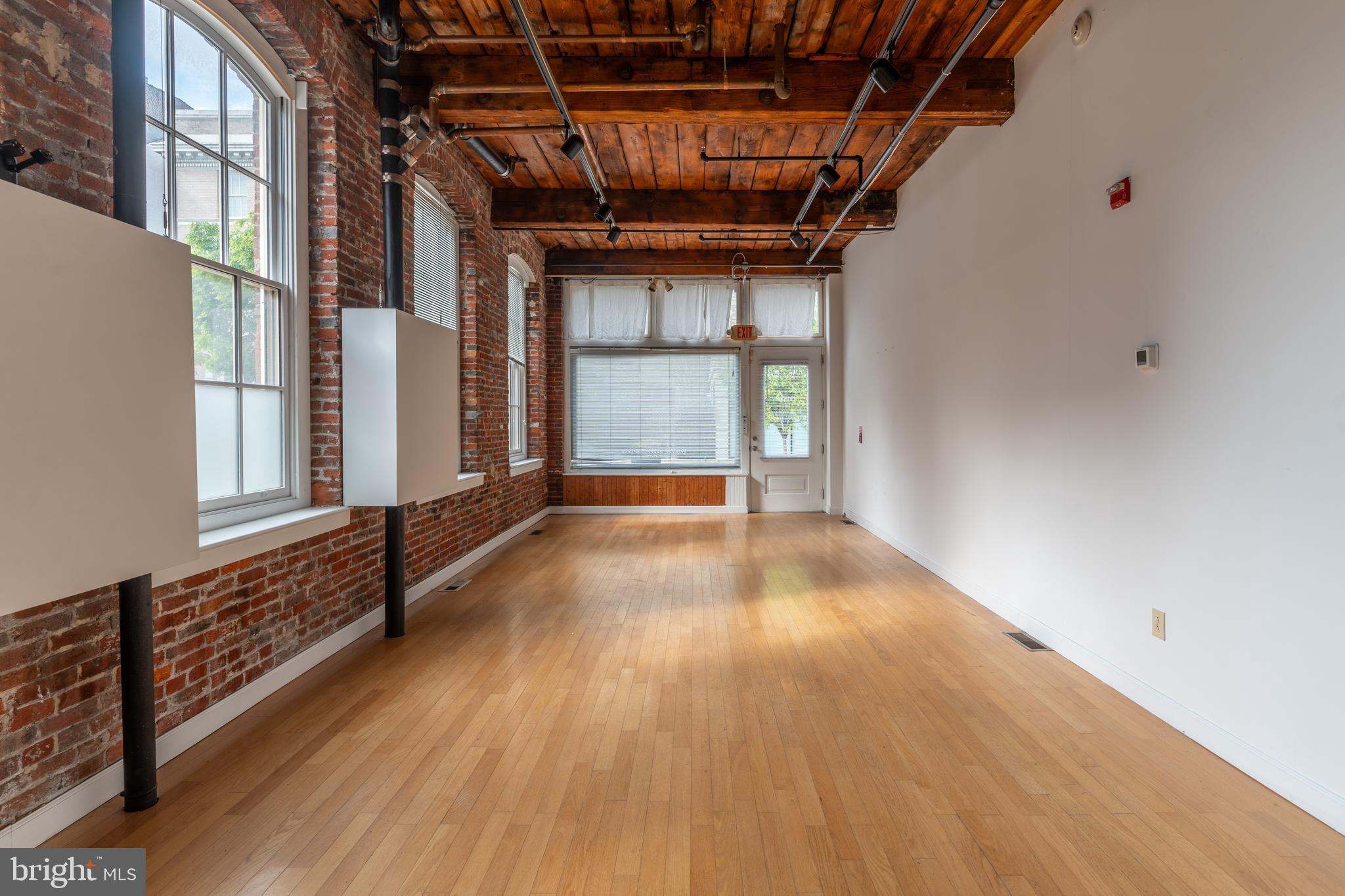 320 RACE STREET 00 1