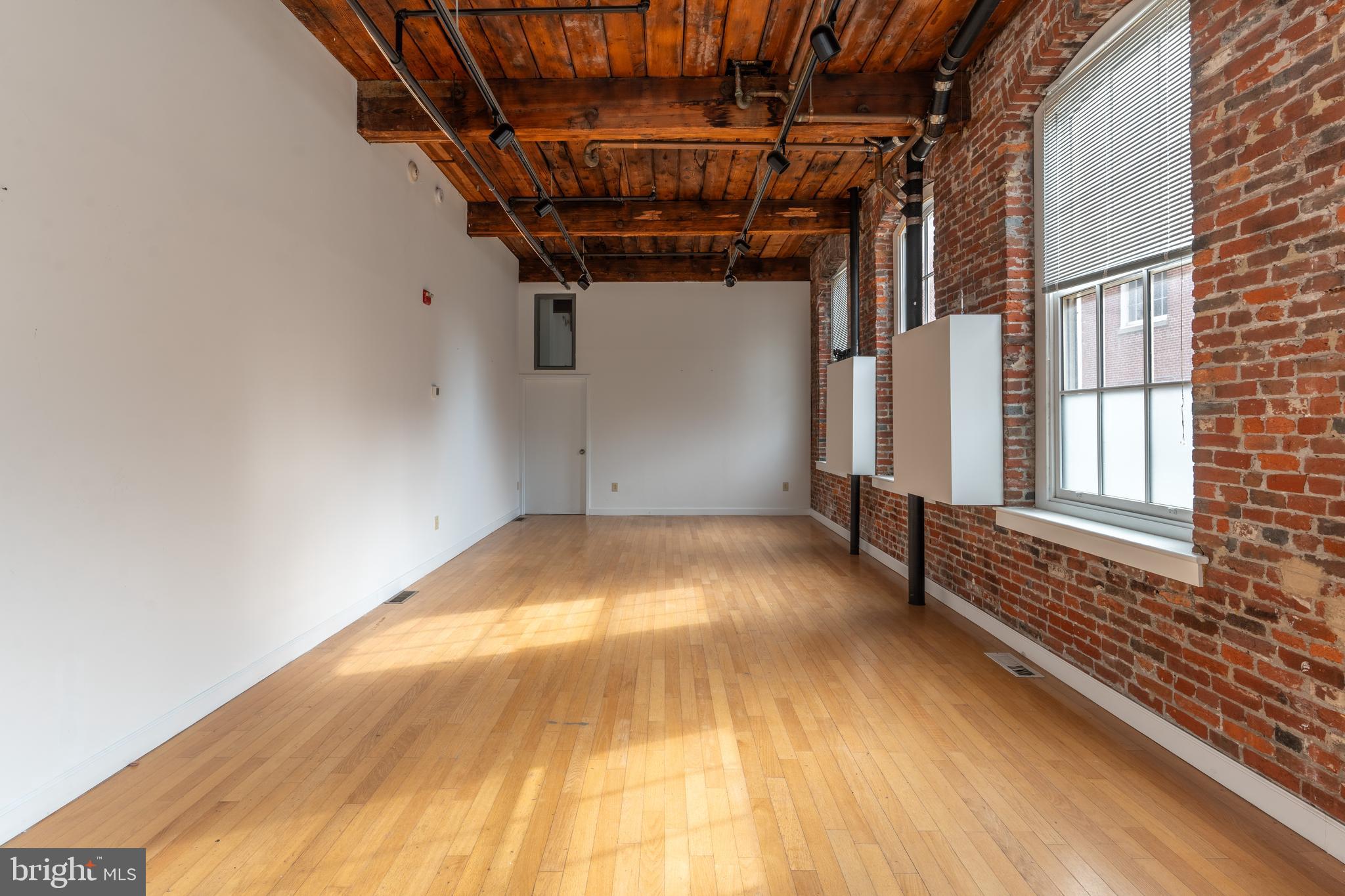 OLD CITY - Commercial Sale