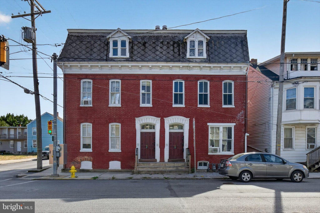 Photo of 500 W Philadelphia Street, YORK, PA 17401 (MLS # PAYK2113232)