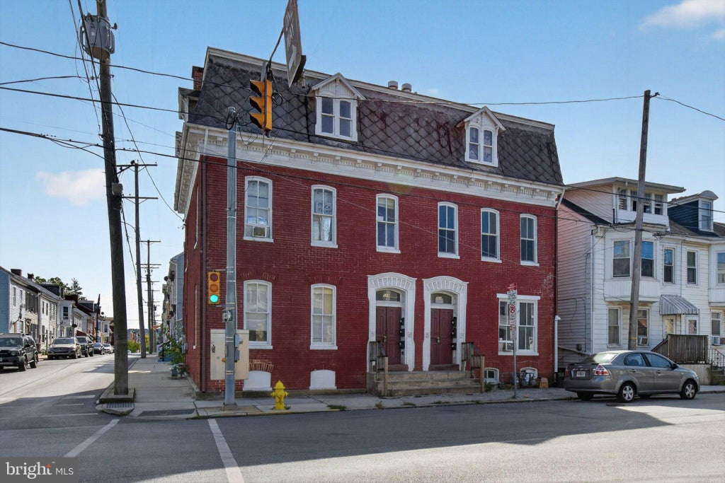 Photo of 500 W Philadelphia Street, YORK, PA 17401 (MLS # PAYK2113232)