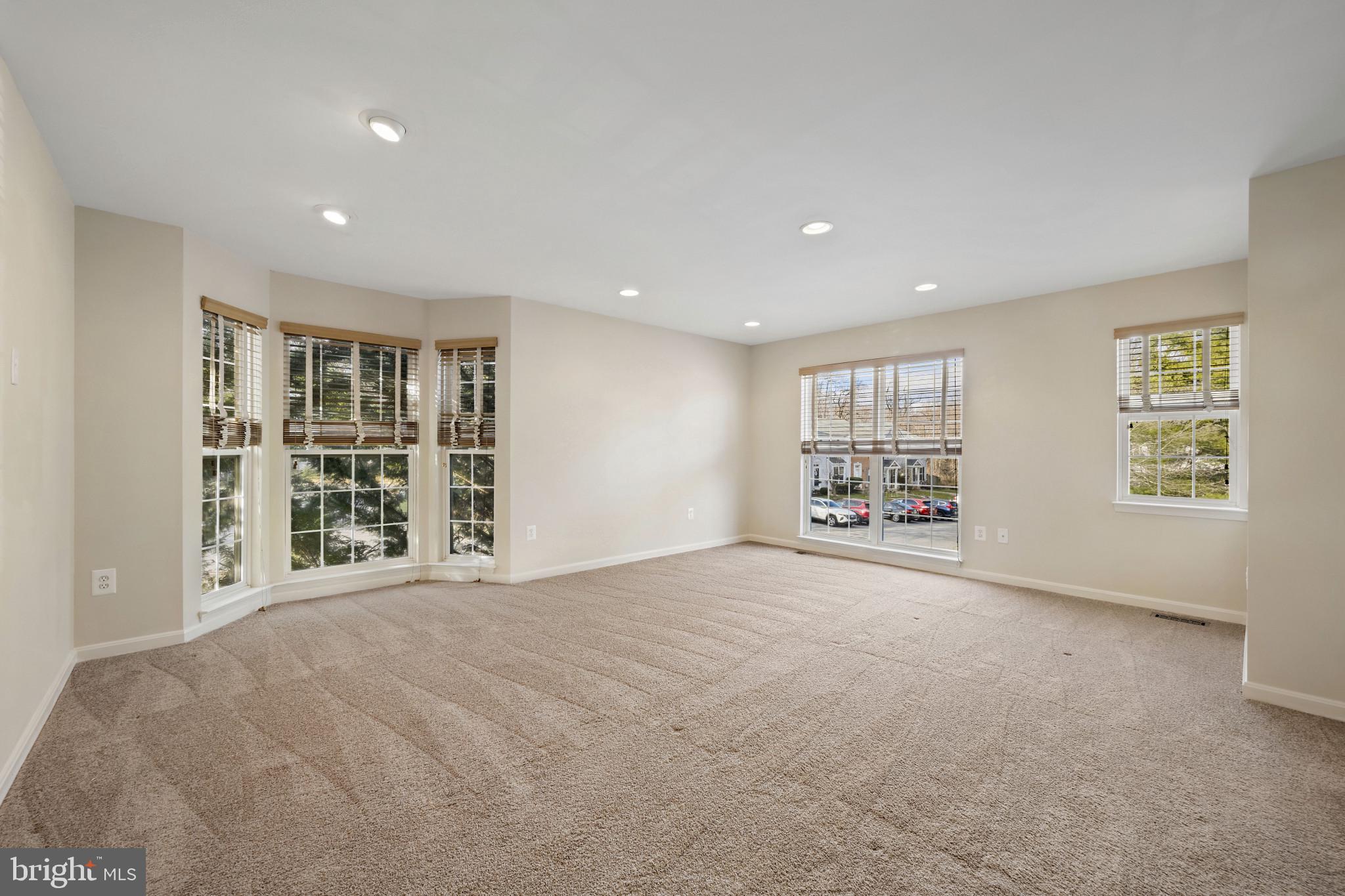 SUBURBIA - Residential