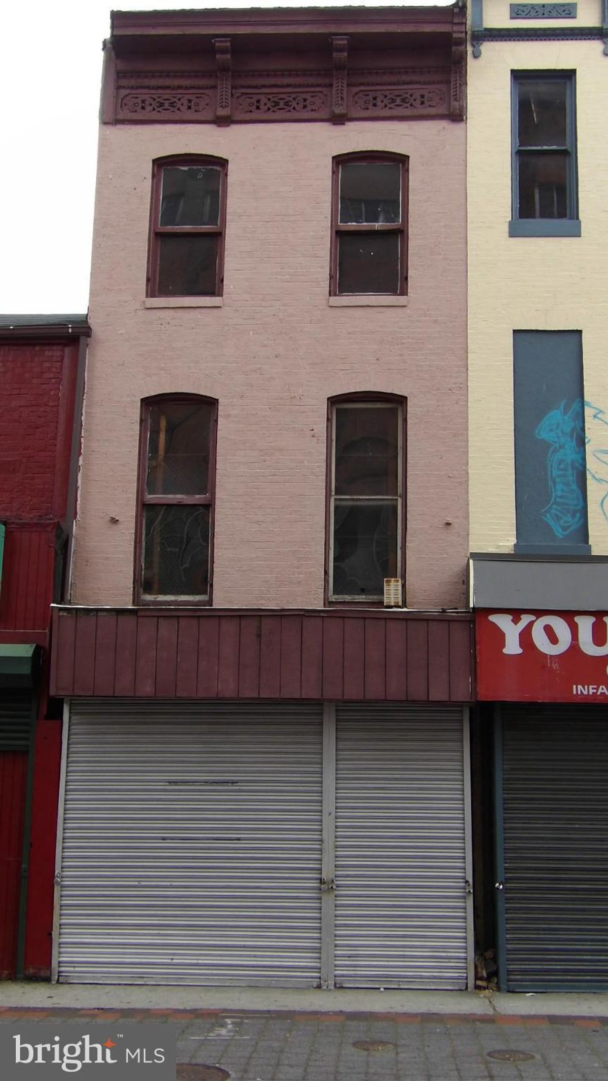 1400 sq ft each level.  Needs extensive renovations.  Can be package including 573 & 583 Oldtown Mall.  Extensive plans for redevelopment in the Oldtown Mall historic district.  Great opportunity.