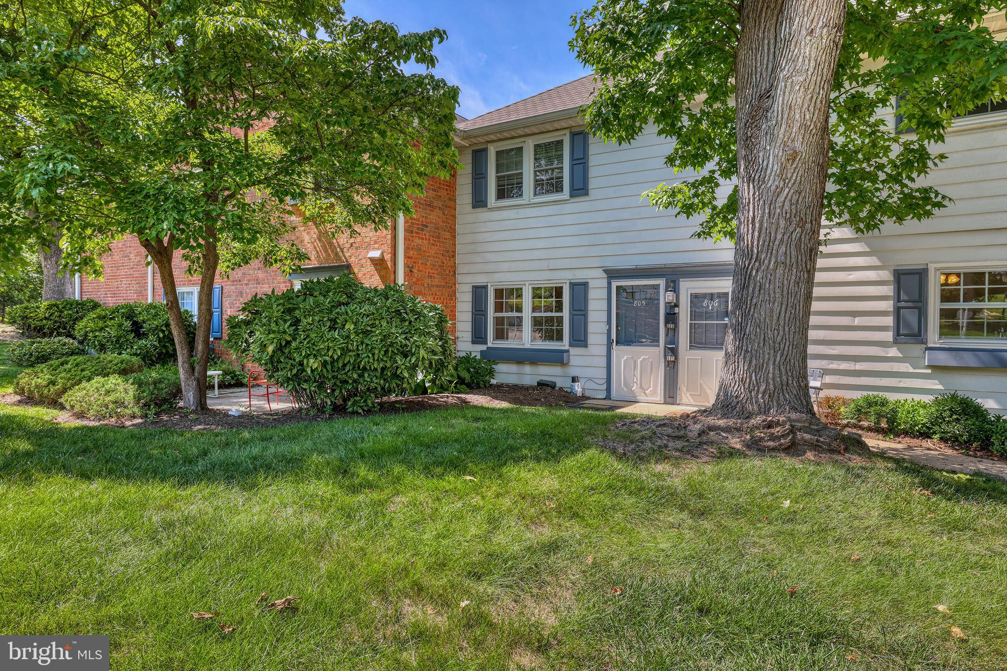 805 YARDLEY COMMONS
