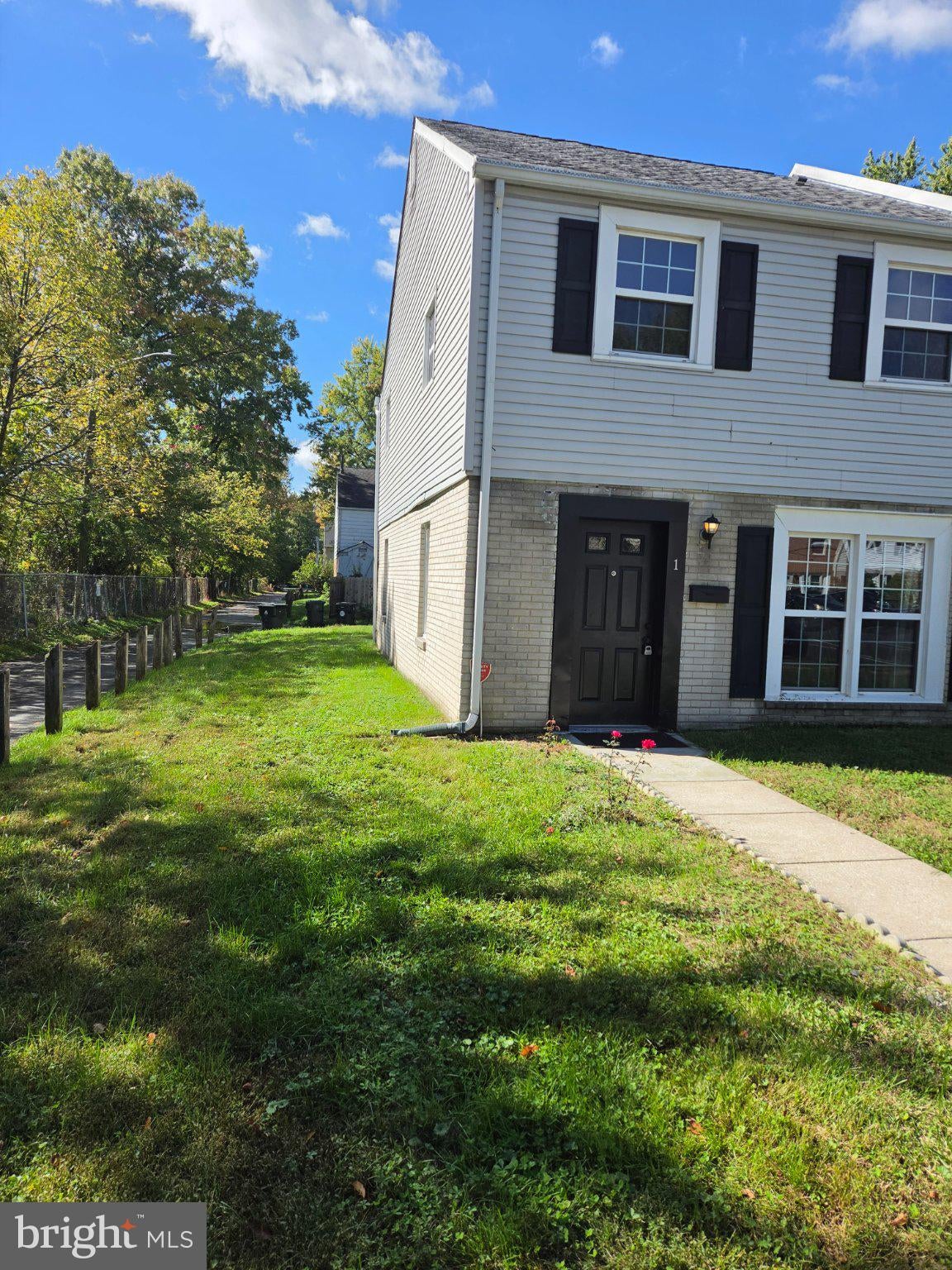 1 NATHAN HALE COURT
