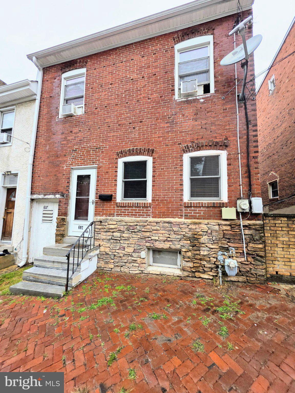 607 SANDY STREET