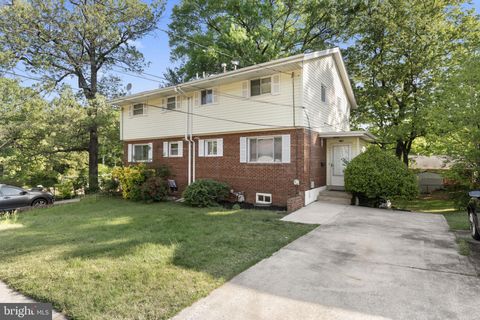 821 BOOKER DRIVE CAPITOL HEIGHTS MD 20743