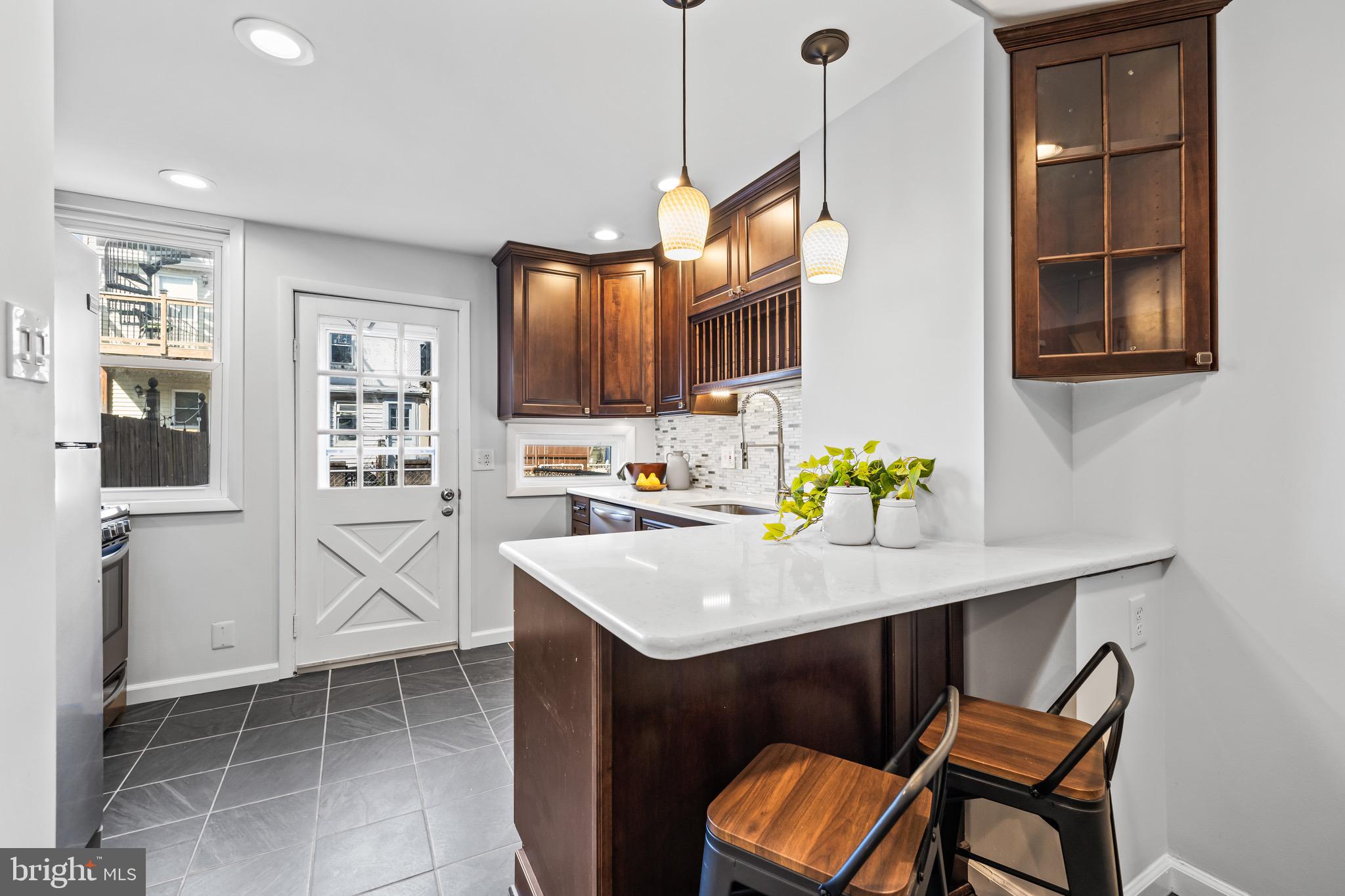 LOCUST POINT - Residential