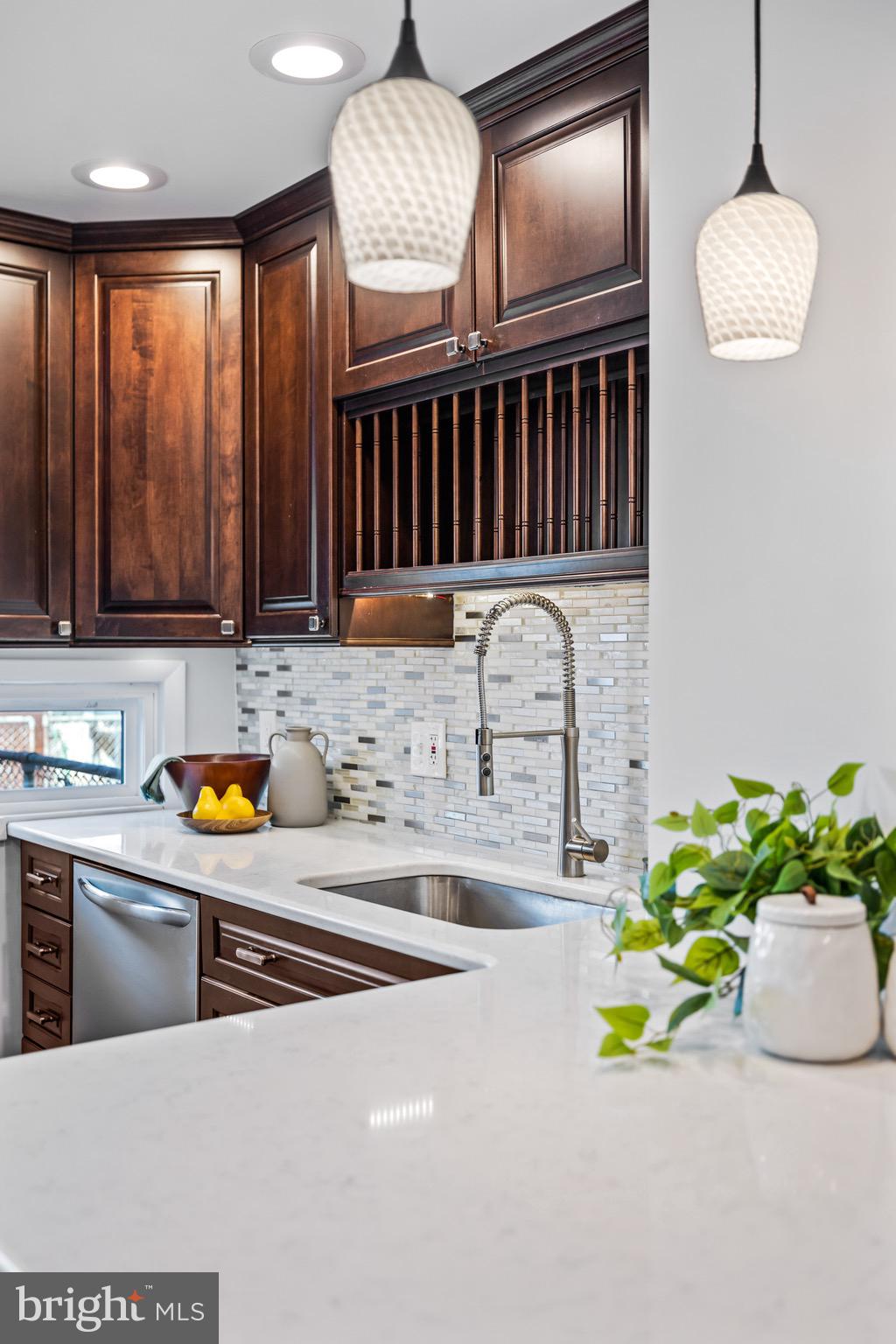 LOCUST POINT - Residential