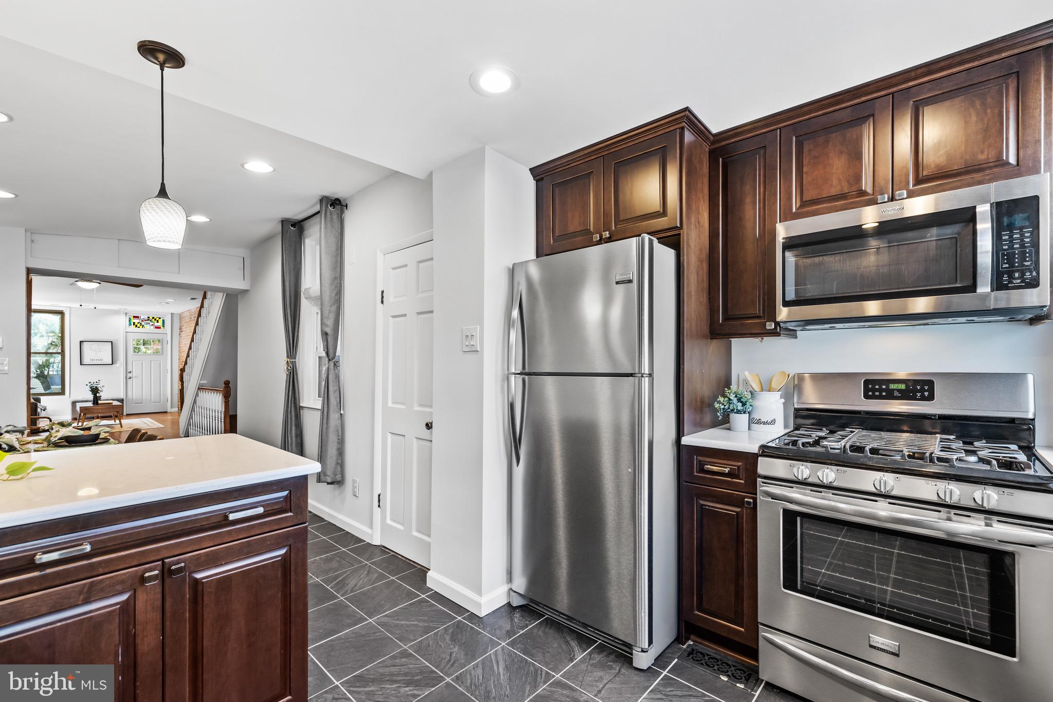 LOCUST POINT - Residential