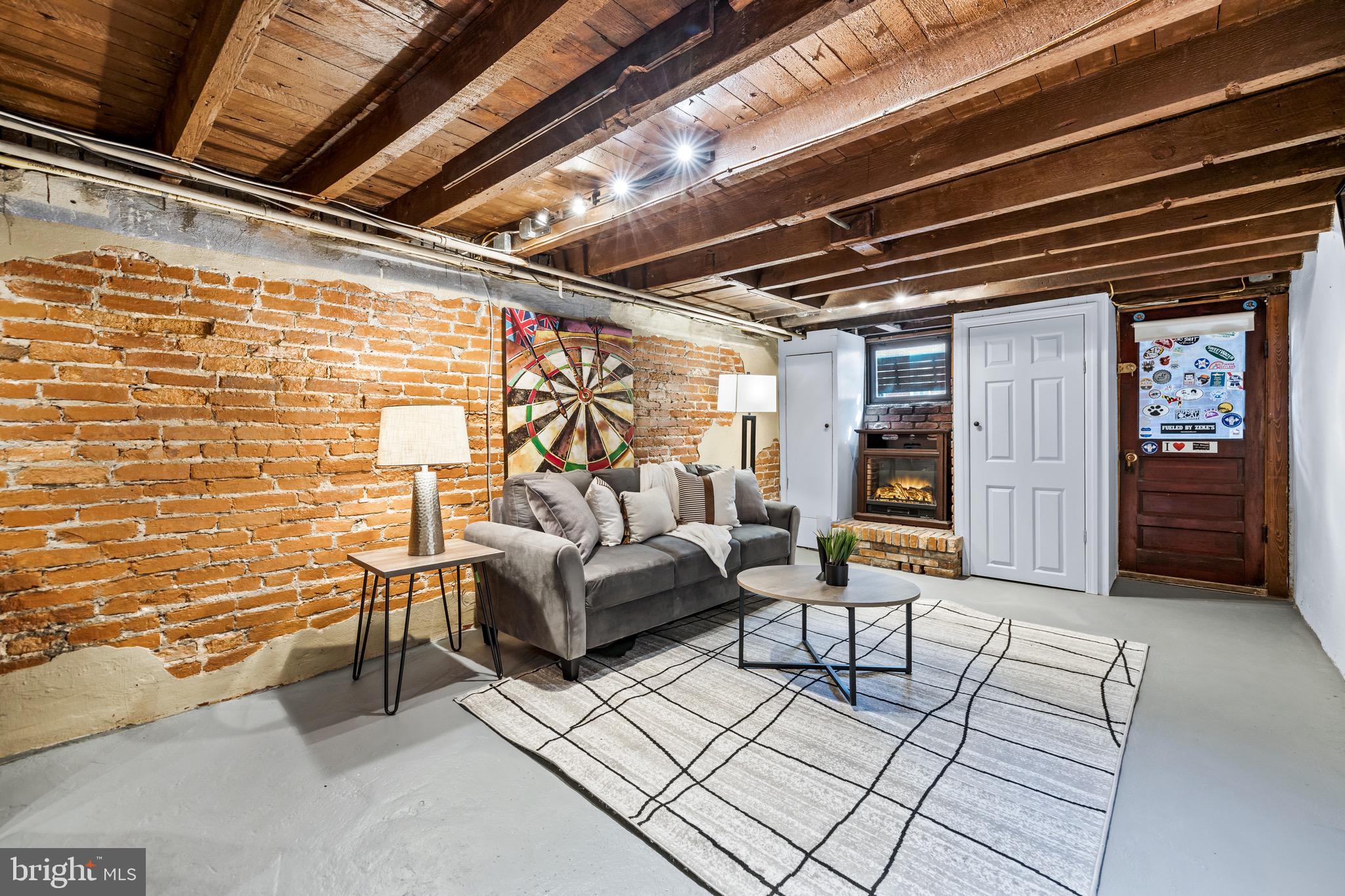 LOCUST POINT - Residential