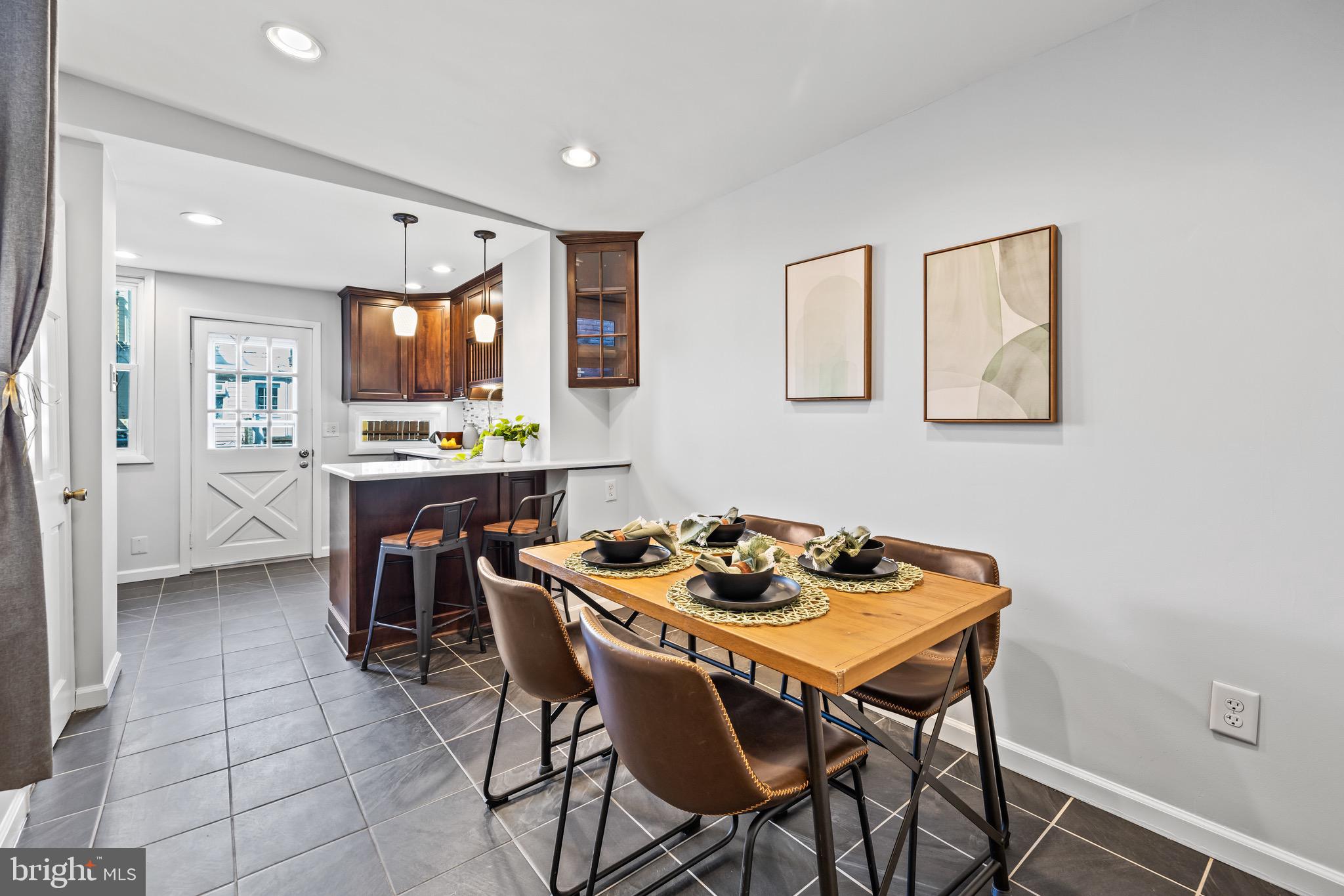 LOCUST POINT - Residential