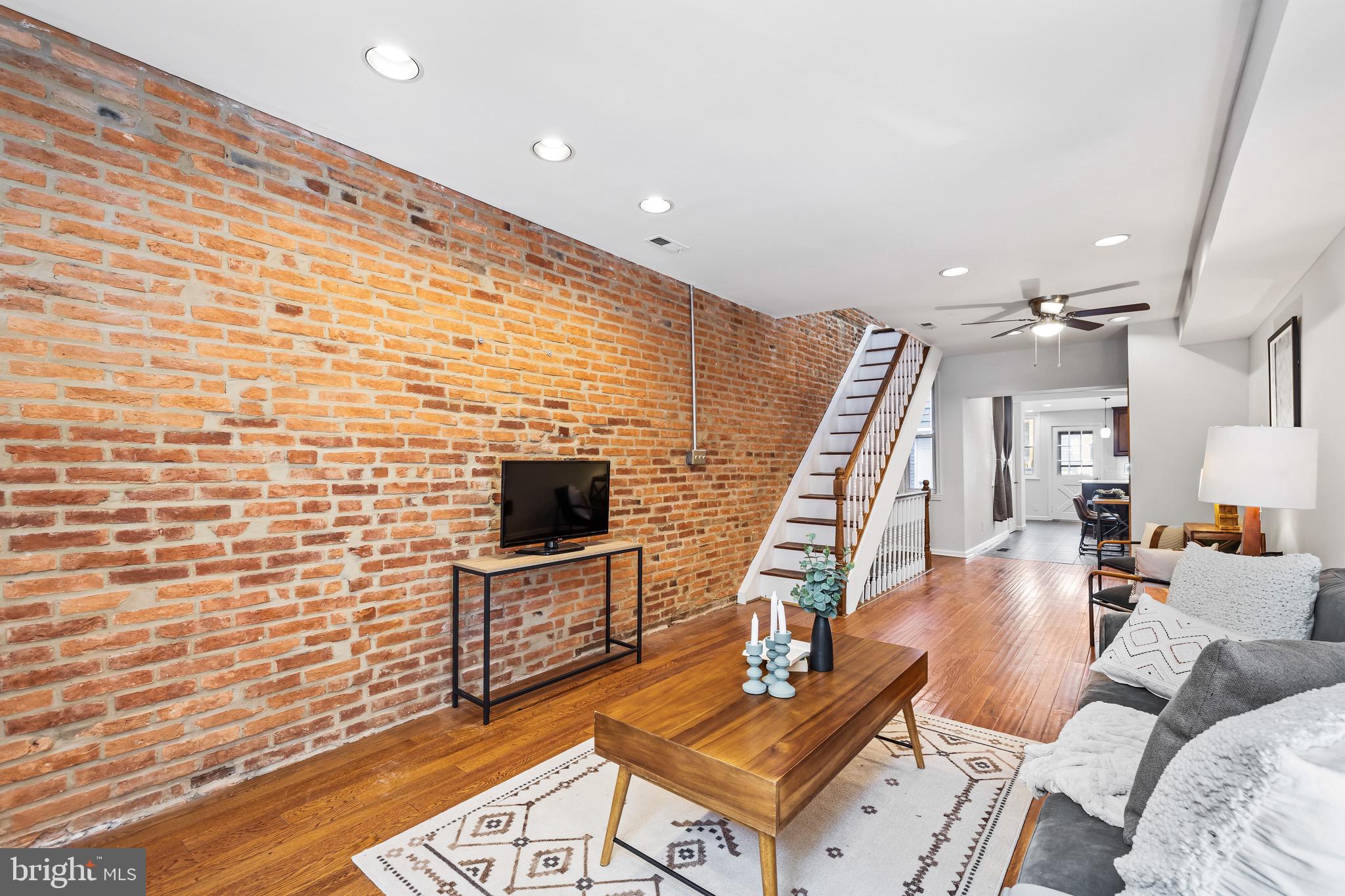 LOCUST POINT - Residential