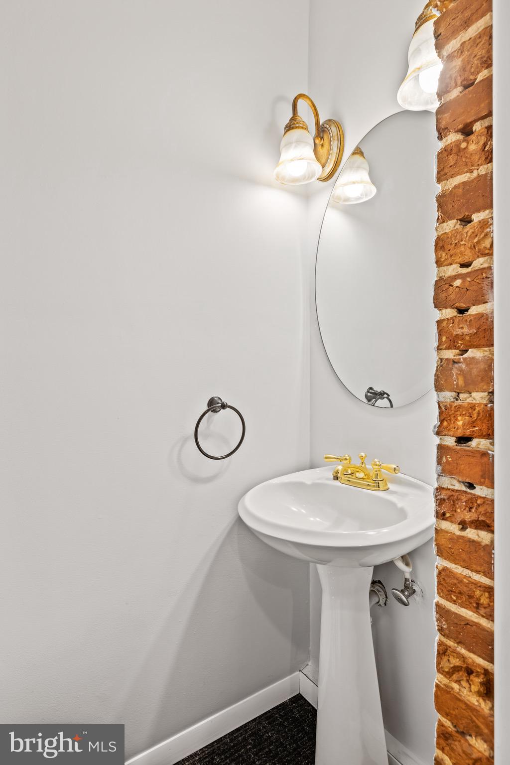 LOCUST POINT - Residential