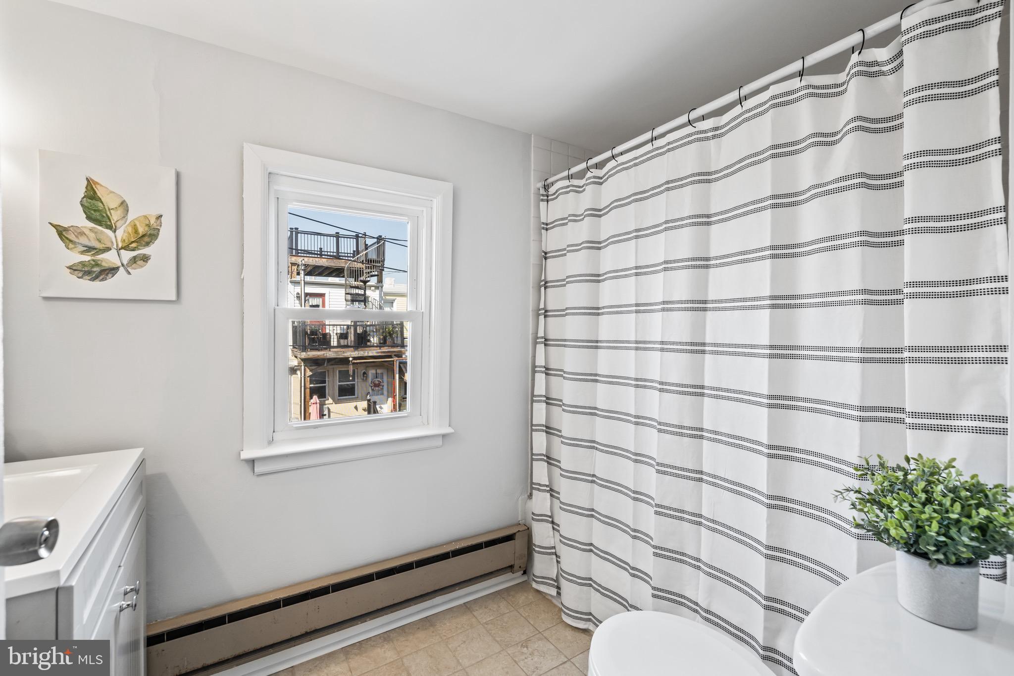 LOCUST POINT - Residential