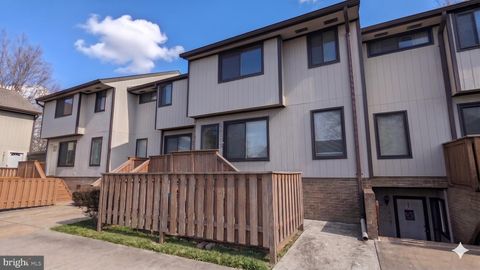 Photo of 1667 Westwind Way #1667, MCLEAN, VA 22102 (MLS # VAFX2306148)